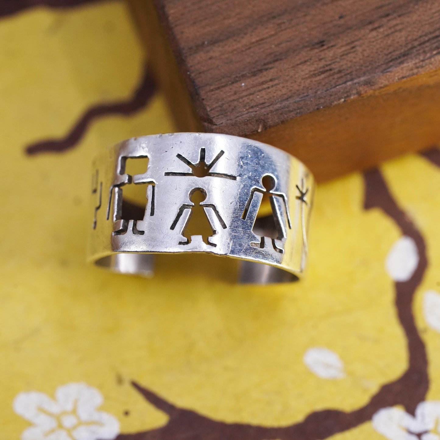10.75, Native American Sterling 925 Silver Storyteller Ring Cutout Figures Ring