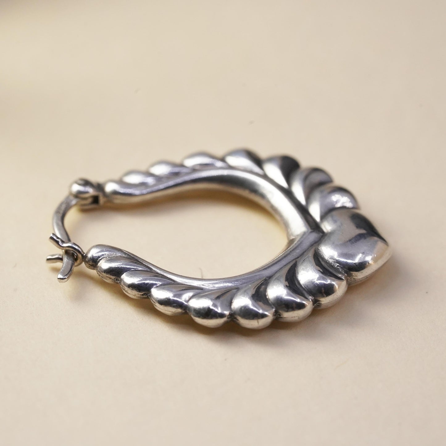 1", Vintage sterling silver single earring, fashion heart ribbed primitive hoop