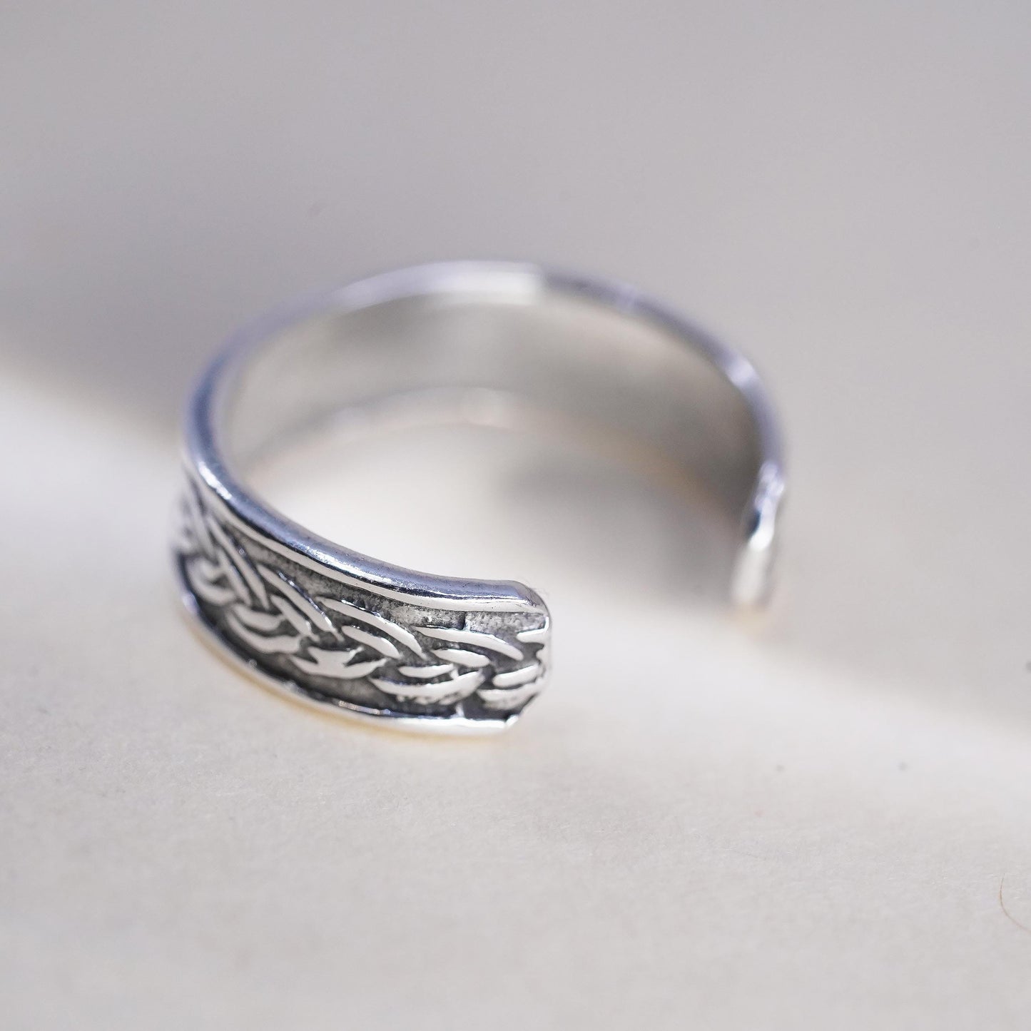 Size 2.5, VTG sterling silver handmade ring, 925 Celtic knot relief open band