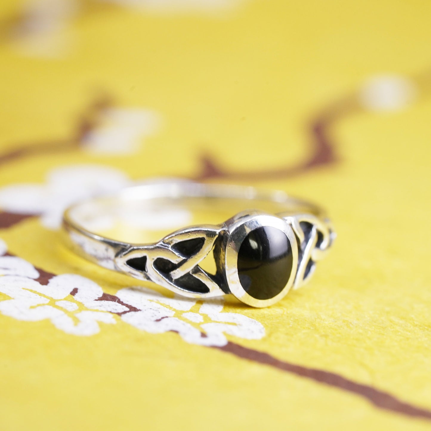 Size 7.5, vintage Sterling 925 silver handmade ring with oval onyx