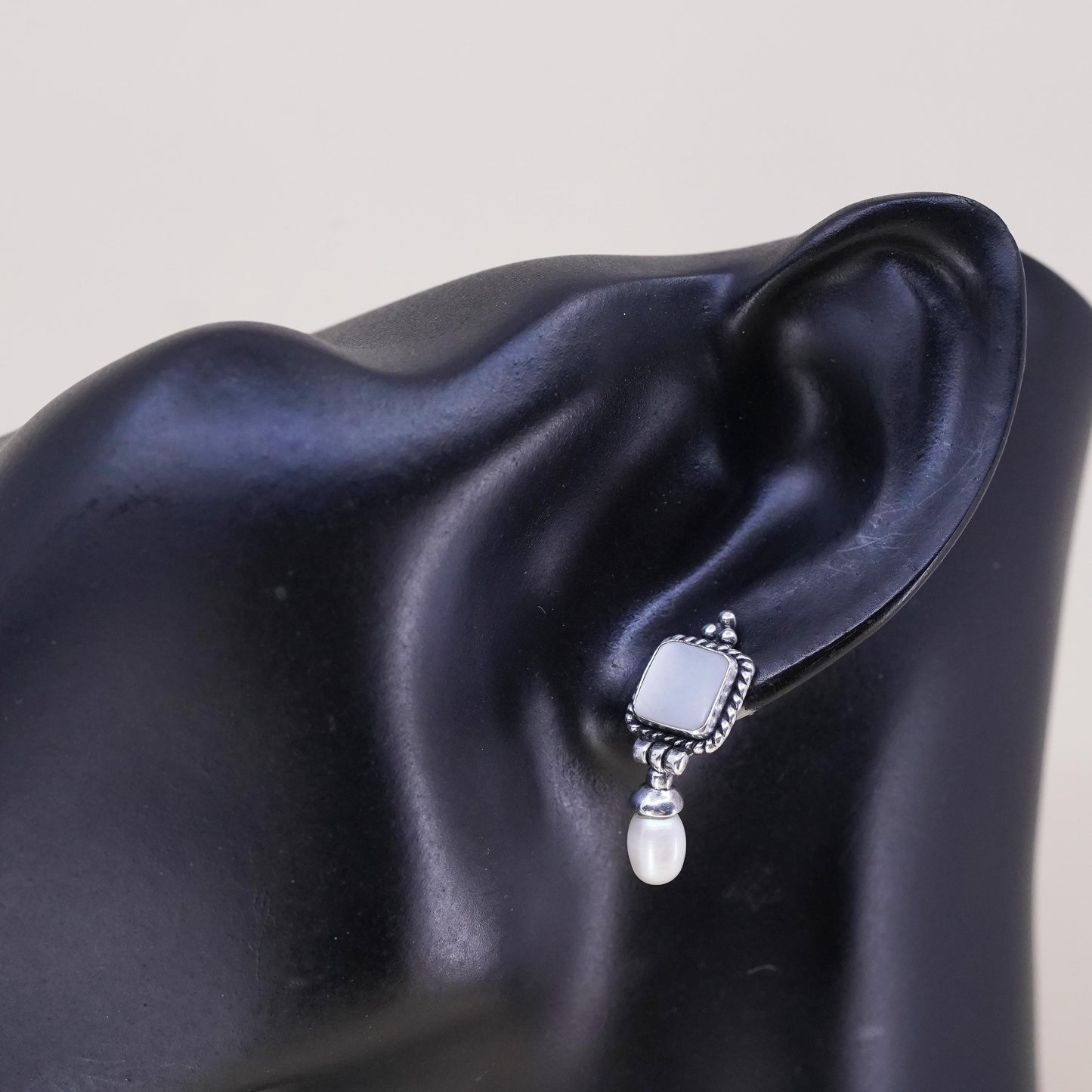 VTG sterling 925 silver single earring with mother of pearl square and pearl