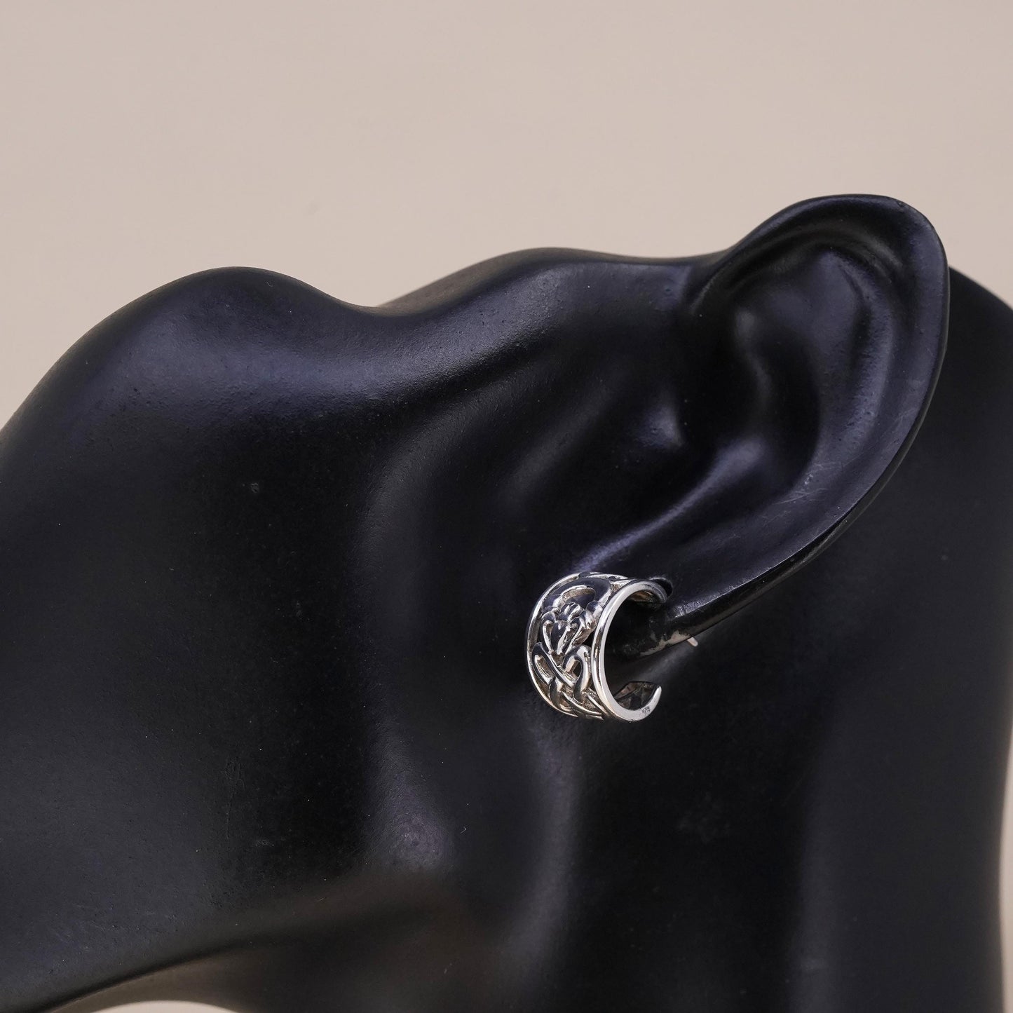 Irish single 1 earring. Sterling 925 silver Celtic Claddaugh Friendship stud