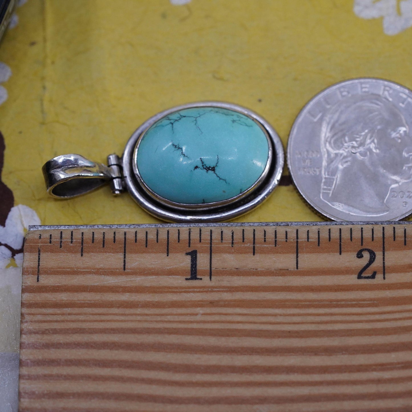 Vintage southwestern Sterling 925 silver handmade pendant with oval turquoise