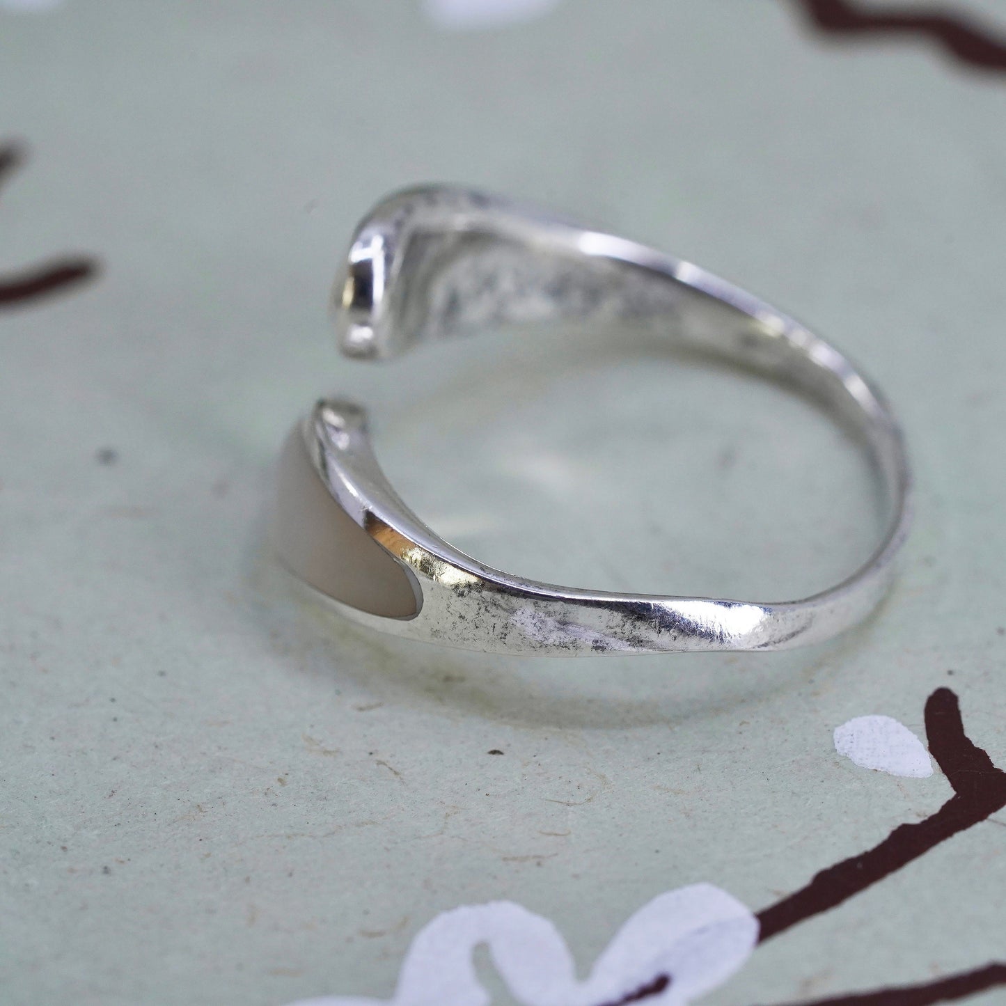 Size 10, Vintage sterling silver ring, 925 wrap band with mother of pearl inlay