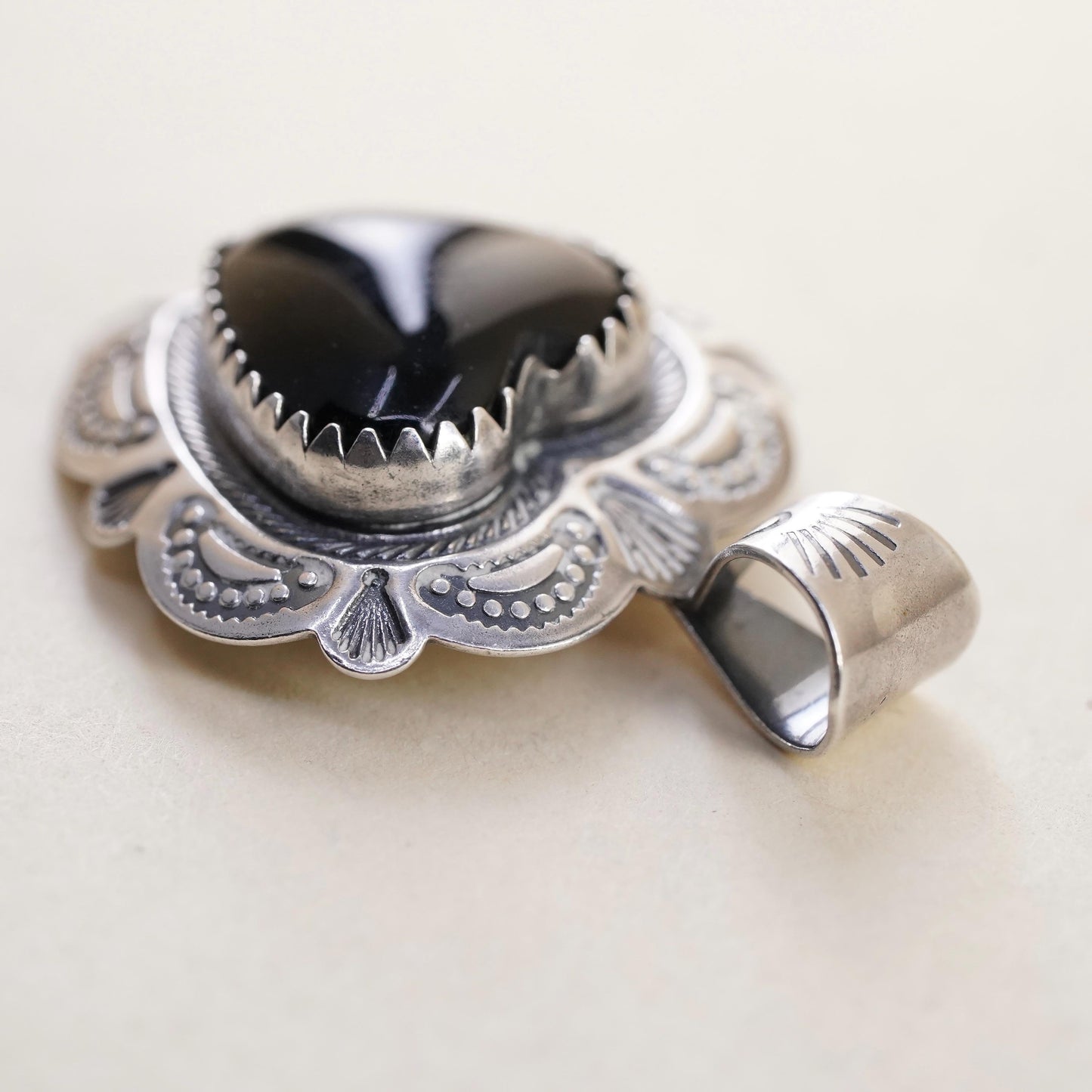 VTG QT Native American sterling 925 silver handmade onyx heart pendant, Navajo