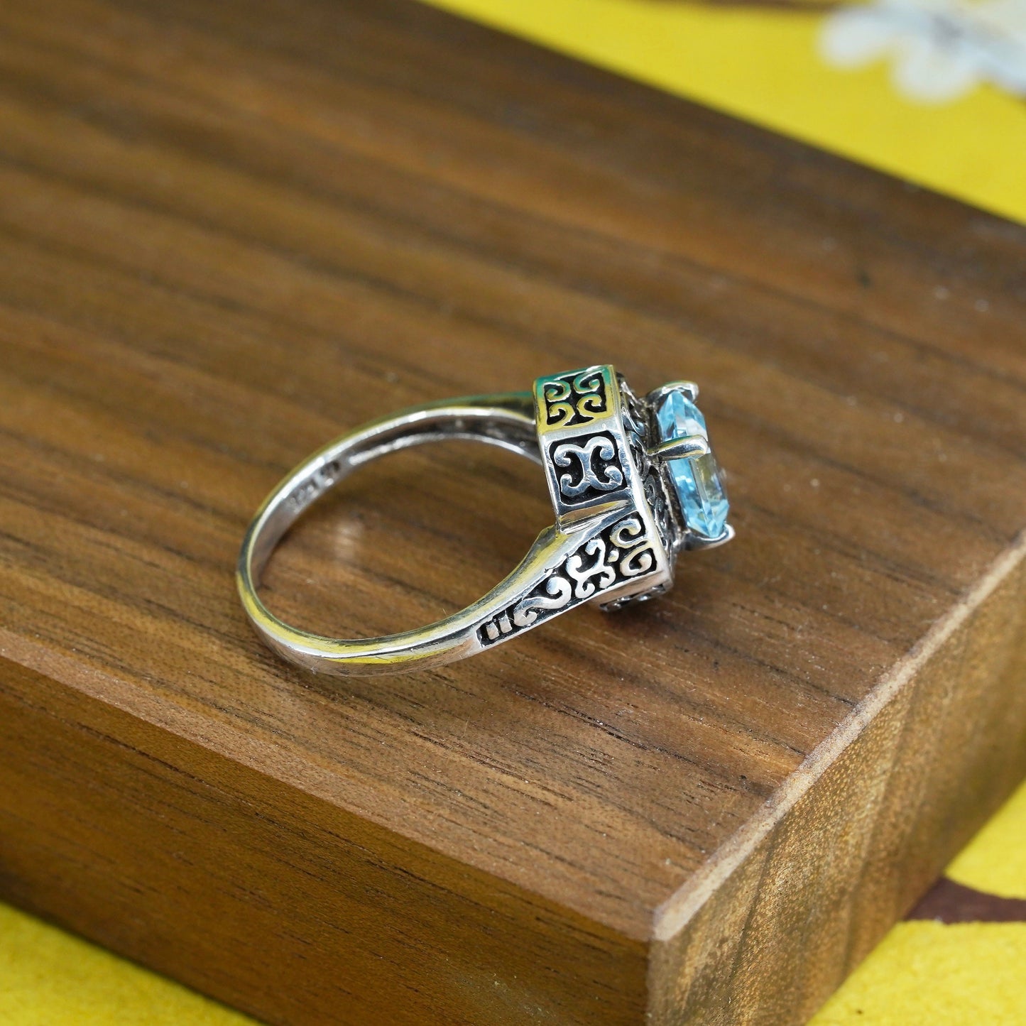Size 9, VTG Sterling silver handmade ring, 925 filigree ring with blue crystal