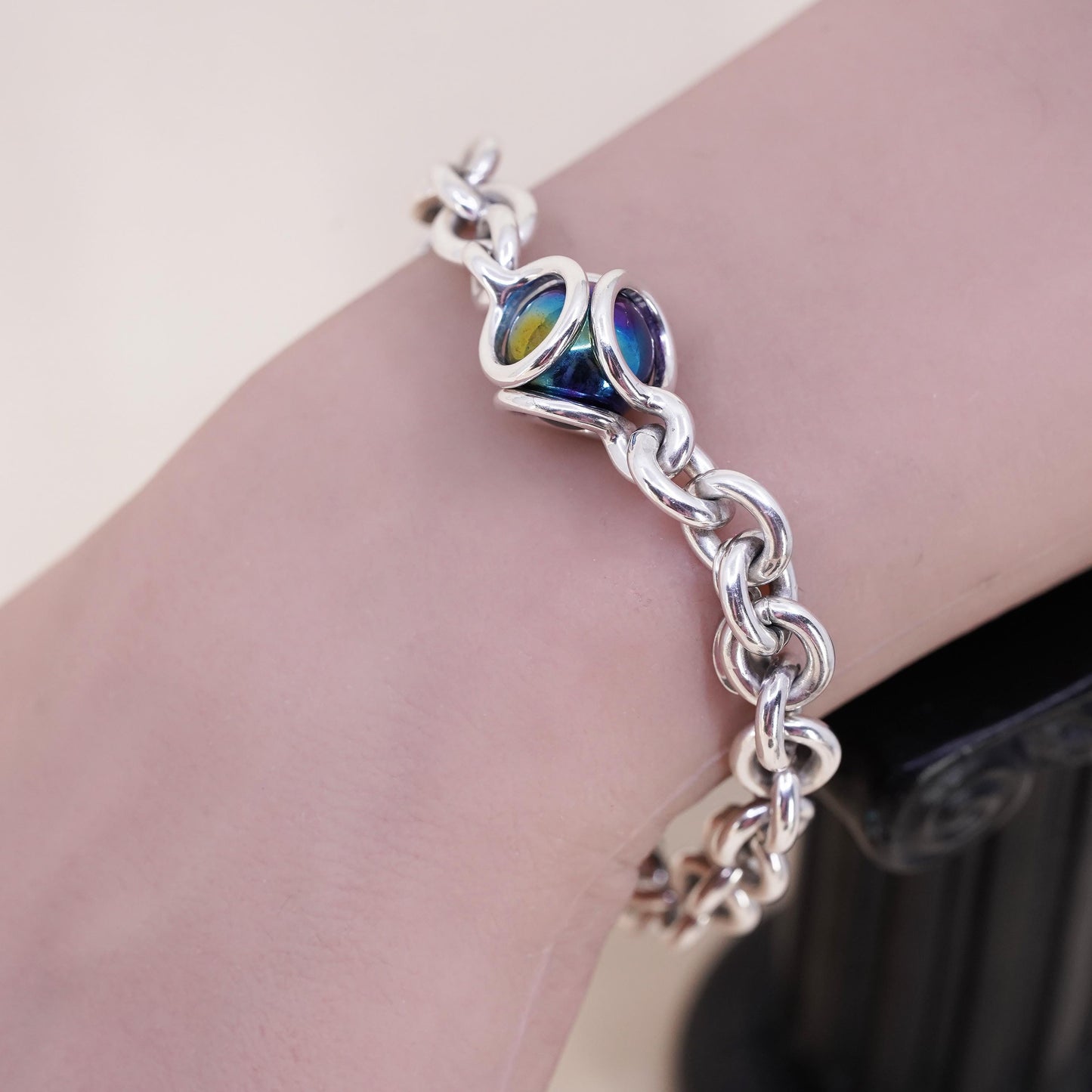 7", Vintage GAYM fancy pop, silver tone charm bracelet metallic blue marble