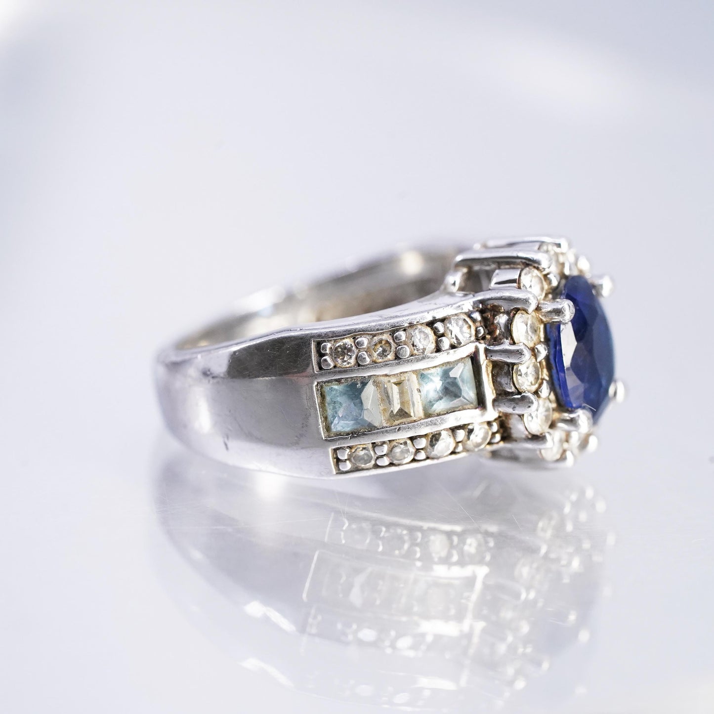 size 6, Vintage Sterling Silver Ring, 925 Ring oval blue Sapphire glass cz