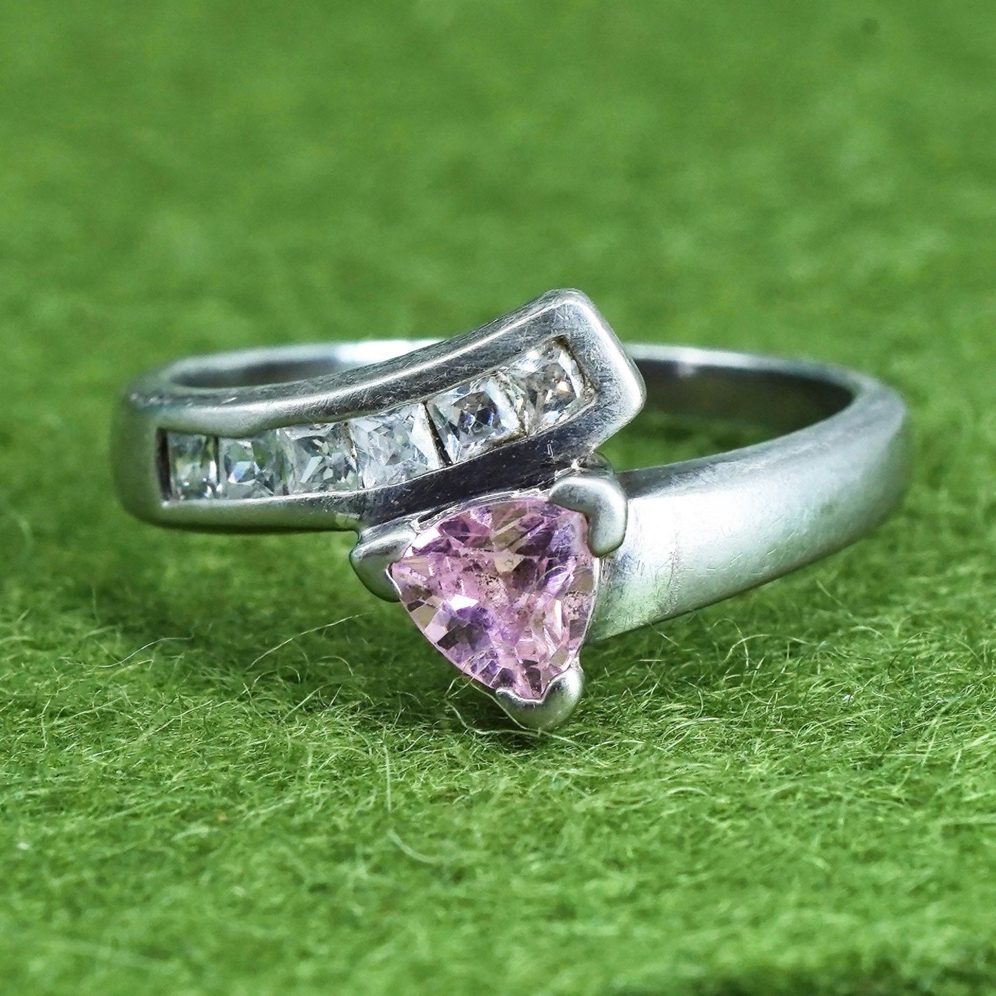 Size 7.25, Vintage Sterling 925 silver fashionable ring with pink clear crystal