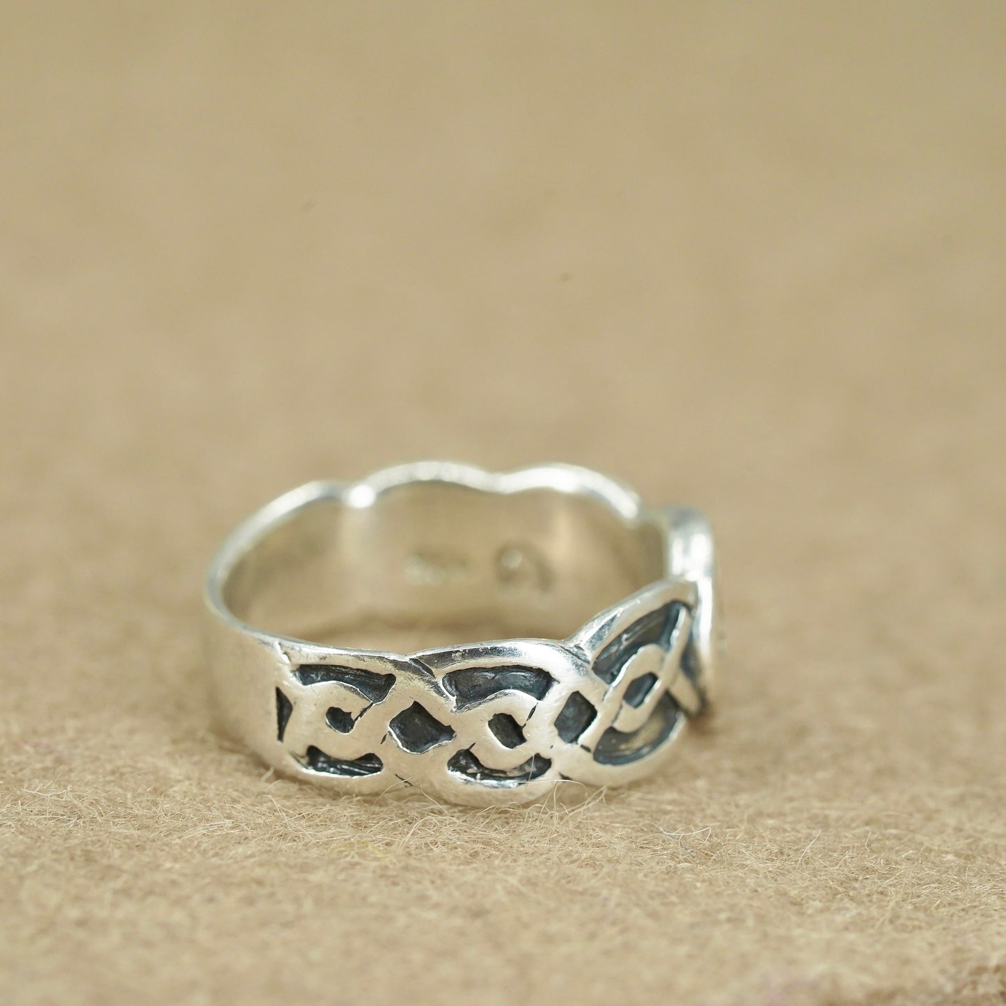 Size 6.75, vintage southwestern Sterling 925 silver ring, modern textured band