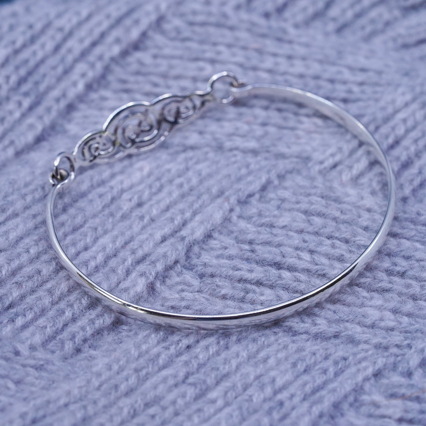 7.75”, Sterling silver handmade bracelet, 925 hinged bangle Irish knotted face