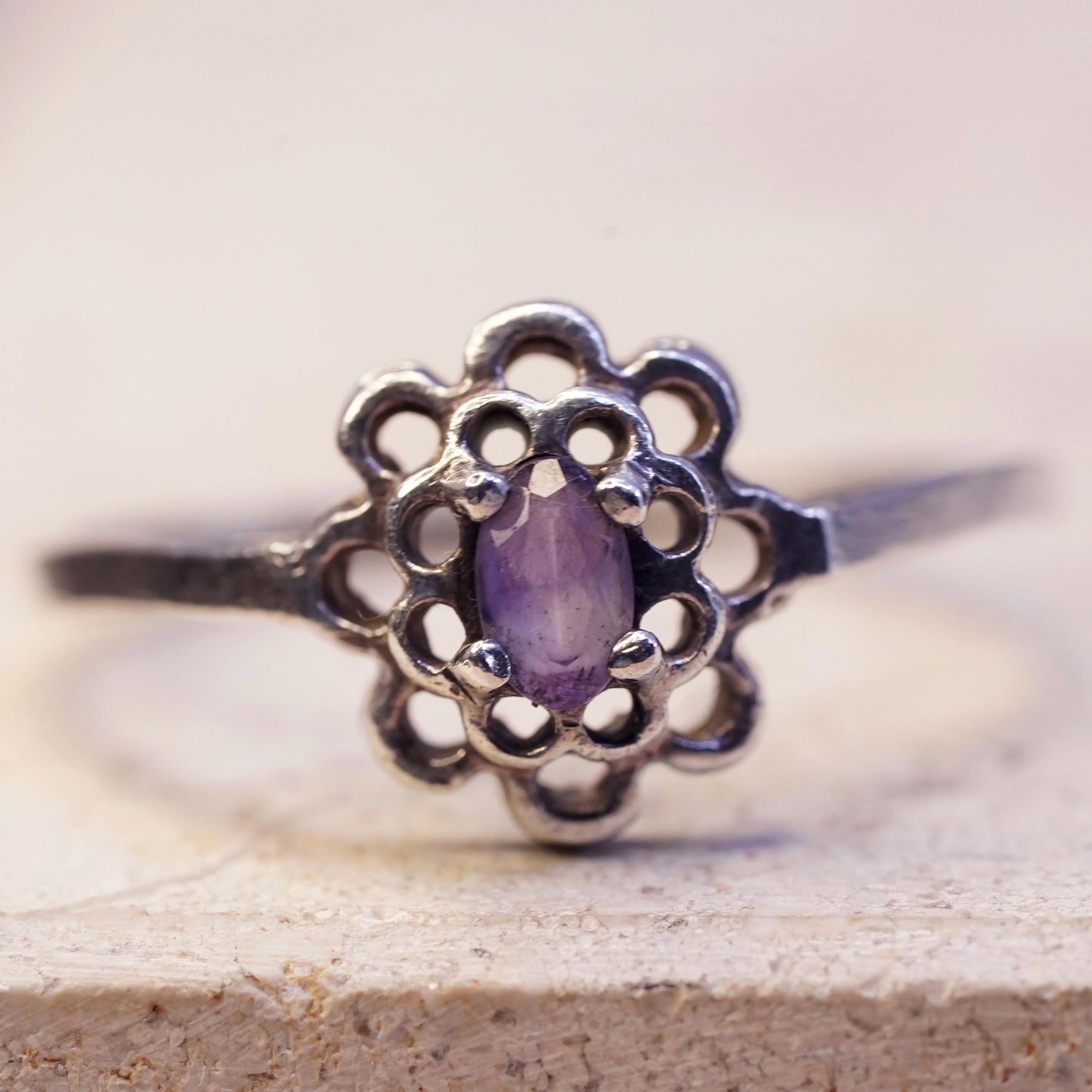 Size 8, vintage Sterling 925 silver handmade flower ring with amethyst