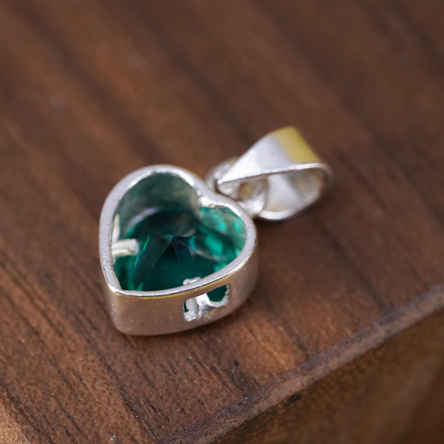 Sterling silver flower pendant, Mexico 925 heart with emerald colored crystal