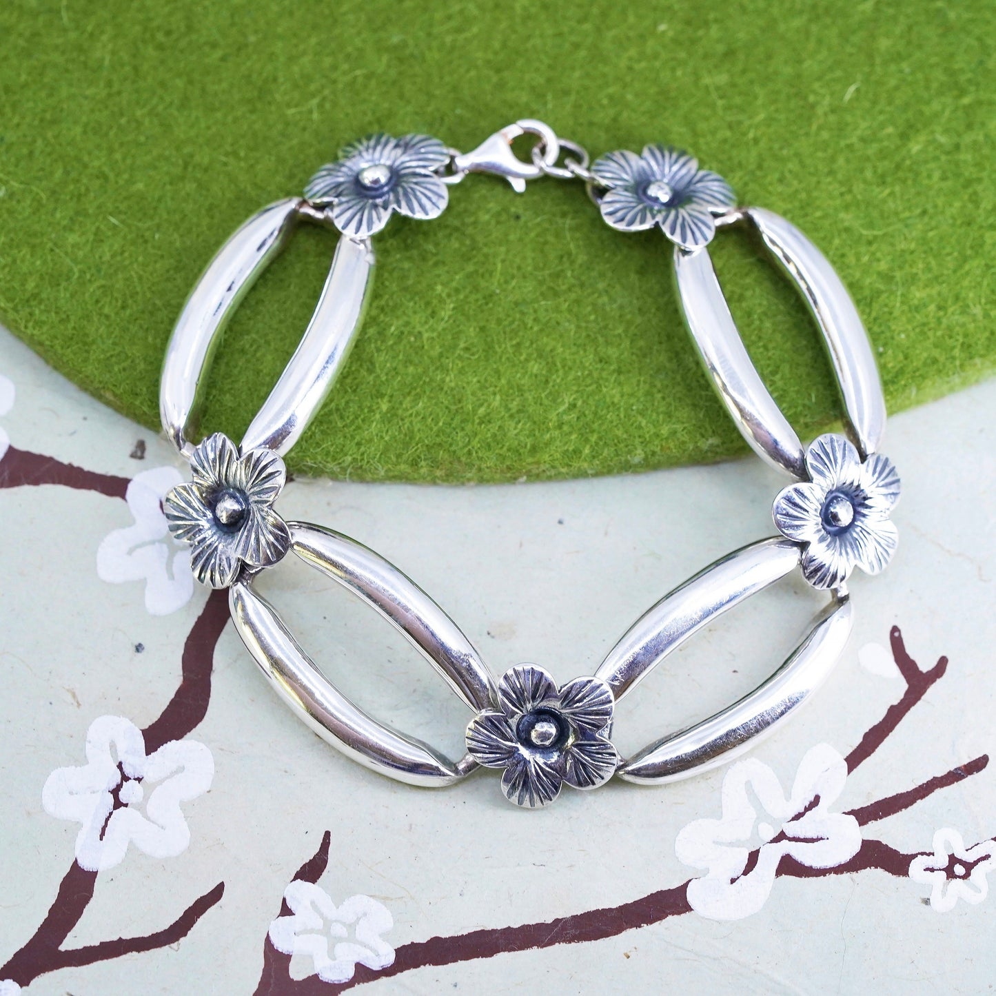 6.75”, Vintage sterling silver tennis bracelet, textured 925 chain with flower