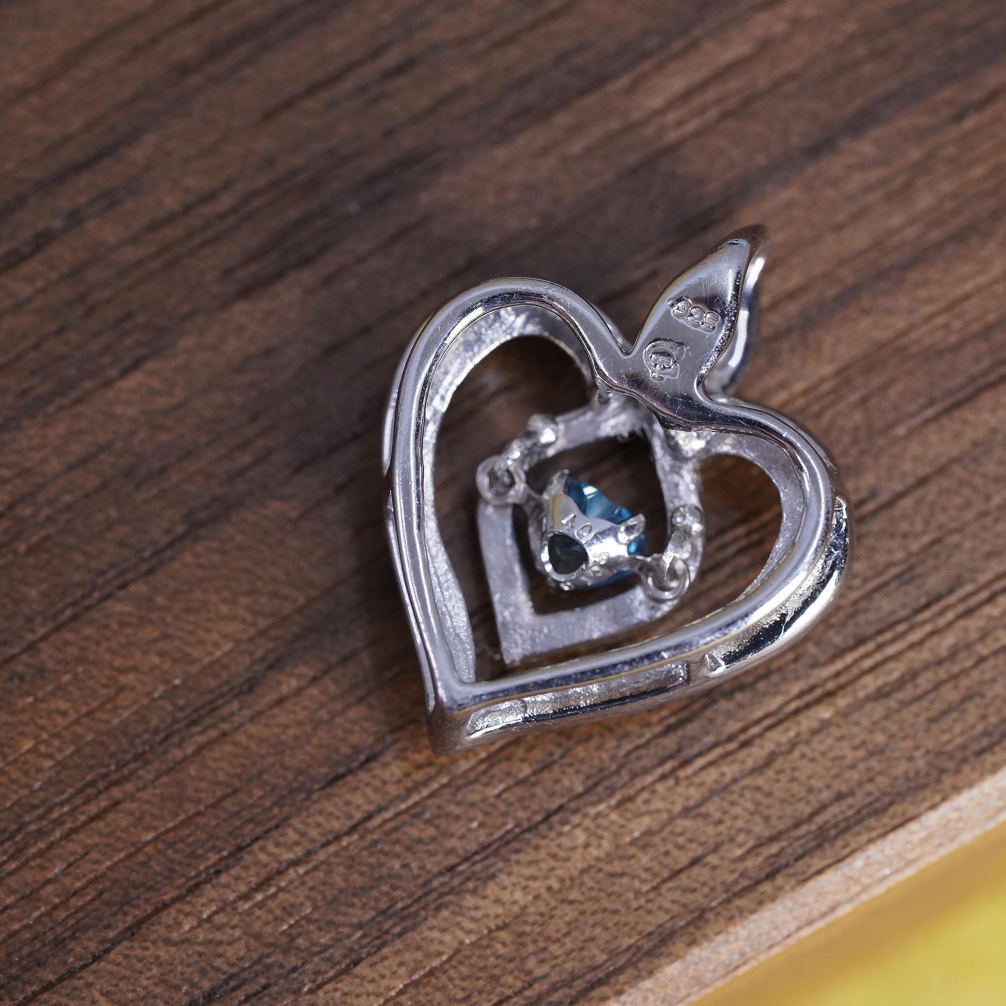Vintage Sterling 925 silver heart pendant with dancing topaz