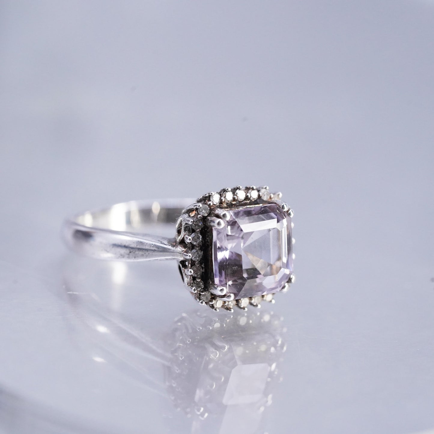 Size 6, VTG Sterling 925 silver ring w/ square emerald cut amethyst cluster cz