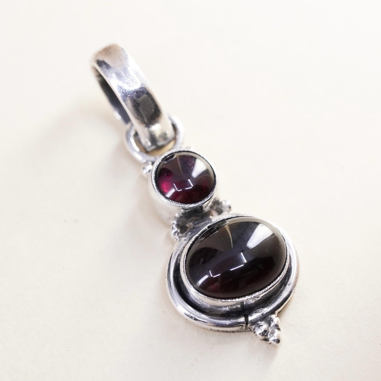 Vintage Sterling silver handmade pendant, 925 oval with garnet inlay