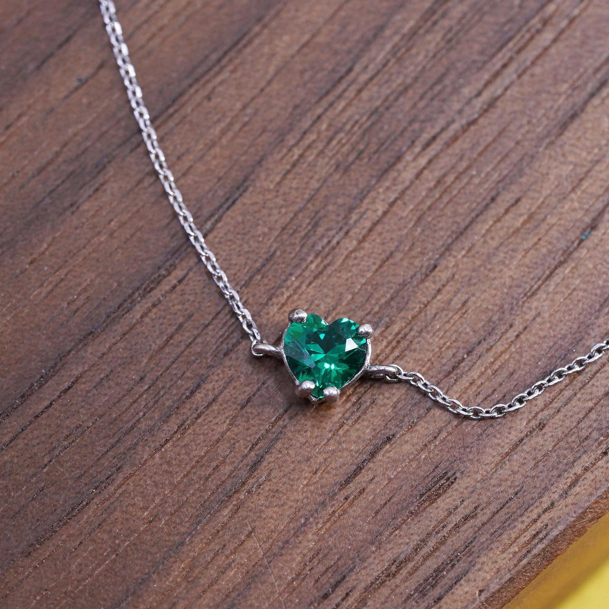 7.5", vintage sterling silver bracelet, 925 thin chain with crystal green heart