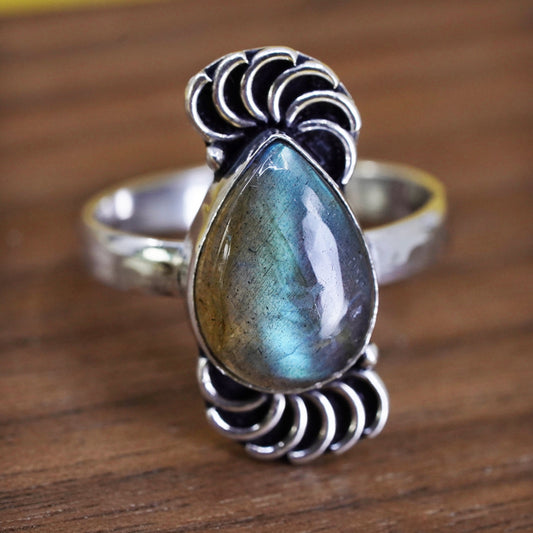 Size 9, vintage sterling 925 silver handmade ring teardrop labradorite details