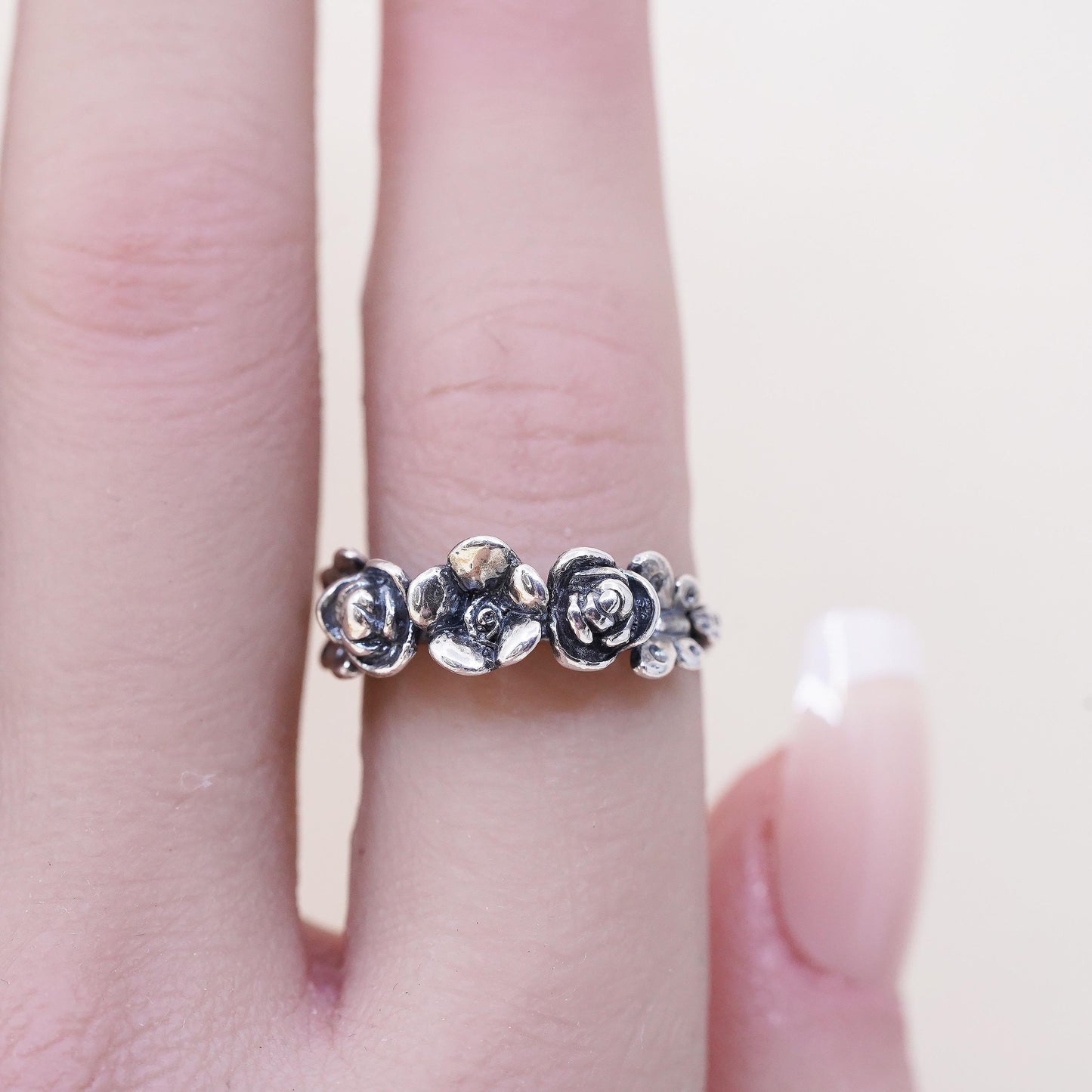 Size 6.25, VTG Israel Pz Or Paz Sterling silver ring, 925 flower stackable band