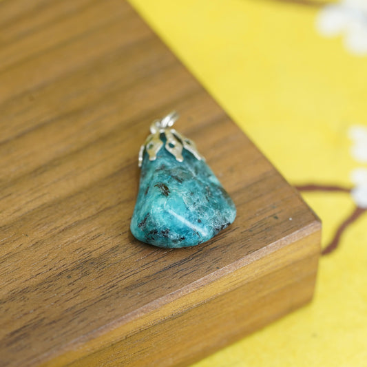 Vintage Sterling 925 silver handmade pendant with nugget Chrysocolla in Quartz