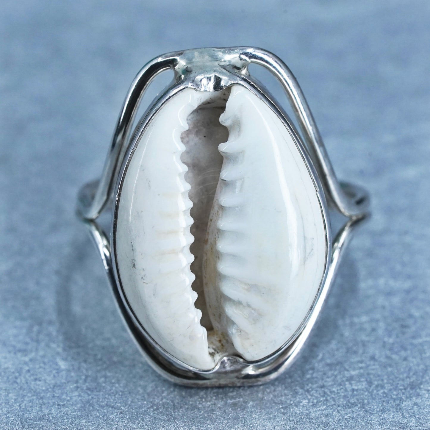 Size 9, vintage Sterling 925 silver handmade ring with shell