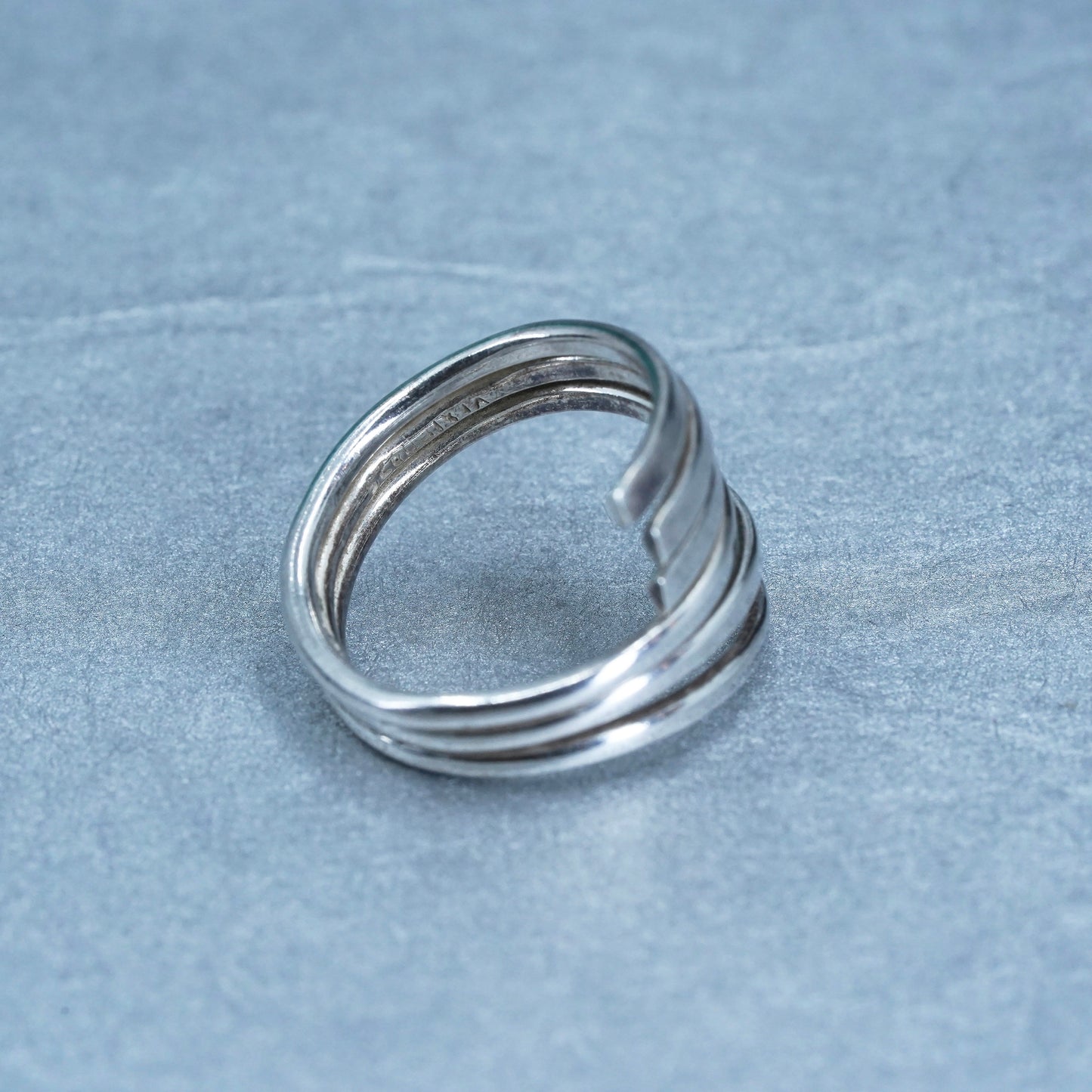 Size 8, vintage southwestern Mexican Sterling 925 silver ring, wrap band