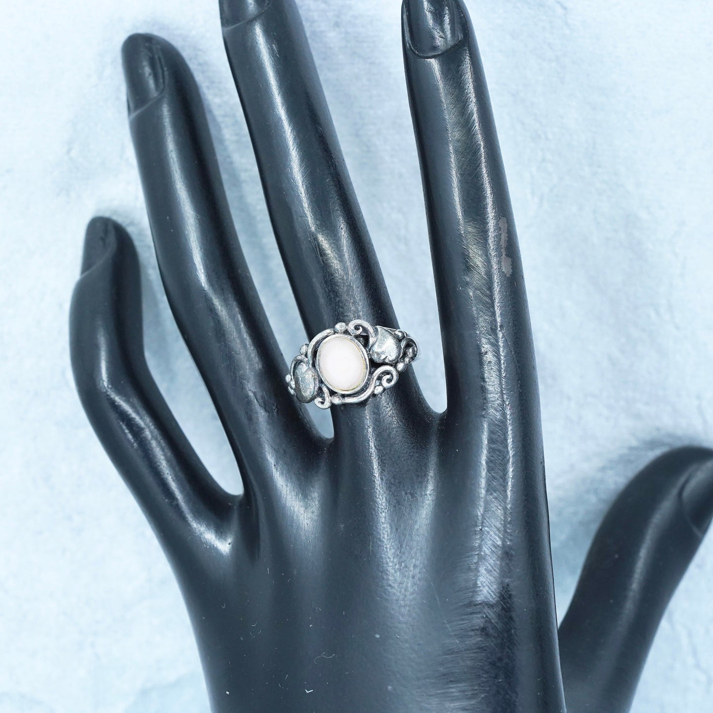 Size 7, Vintage Sterling 925 silver ring with pink mother of pearl and hearts