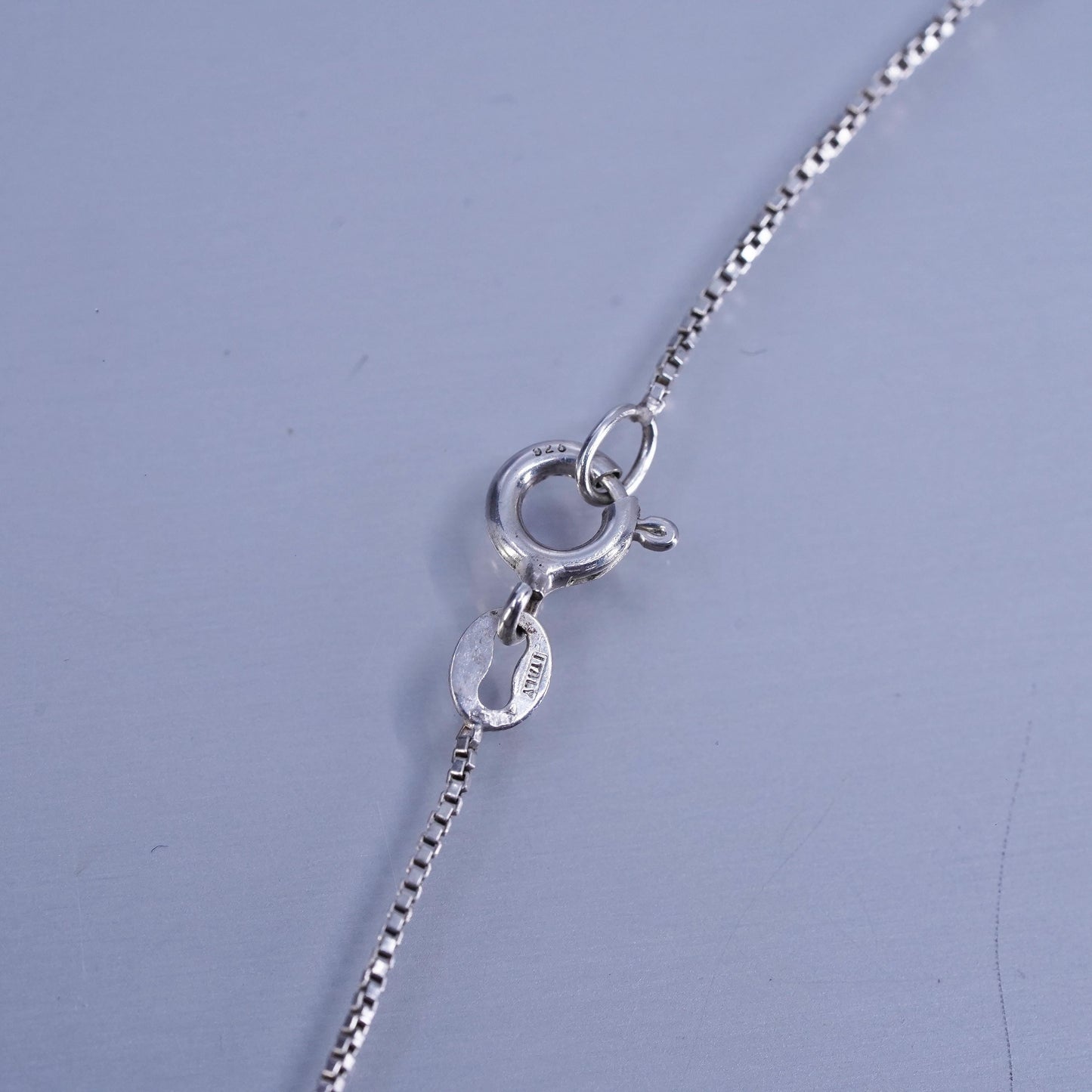 18”, vintage Sterling 925 silver box chain necklace w/ hammered circle pendant
