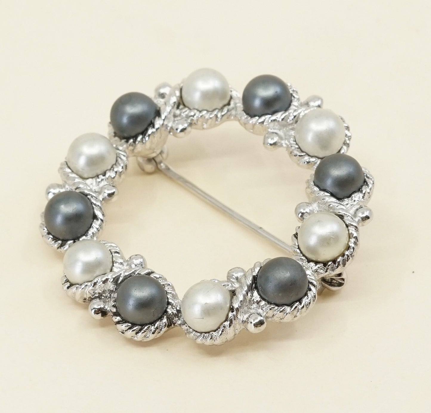 Vintage Sterling silver handmade brooch, Mexico 925 silver circle with pearl, simple, elegant, Stamped Avon, silver tested