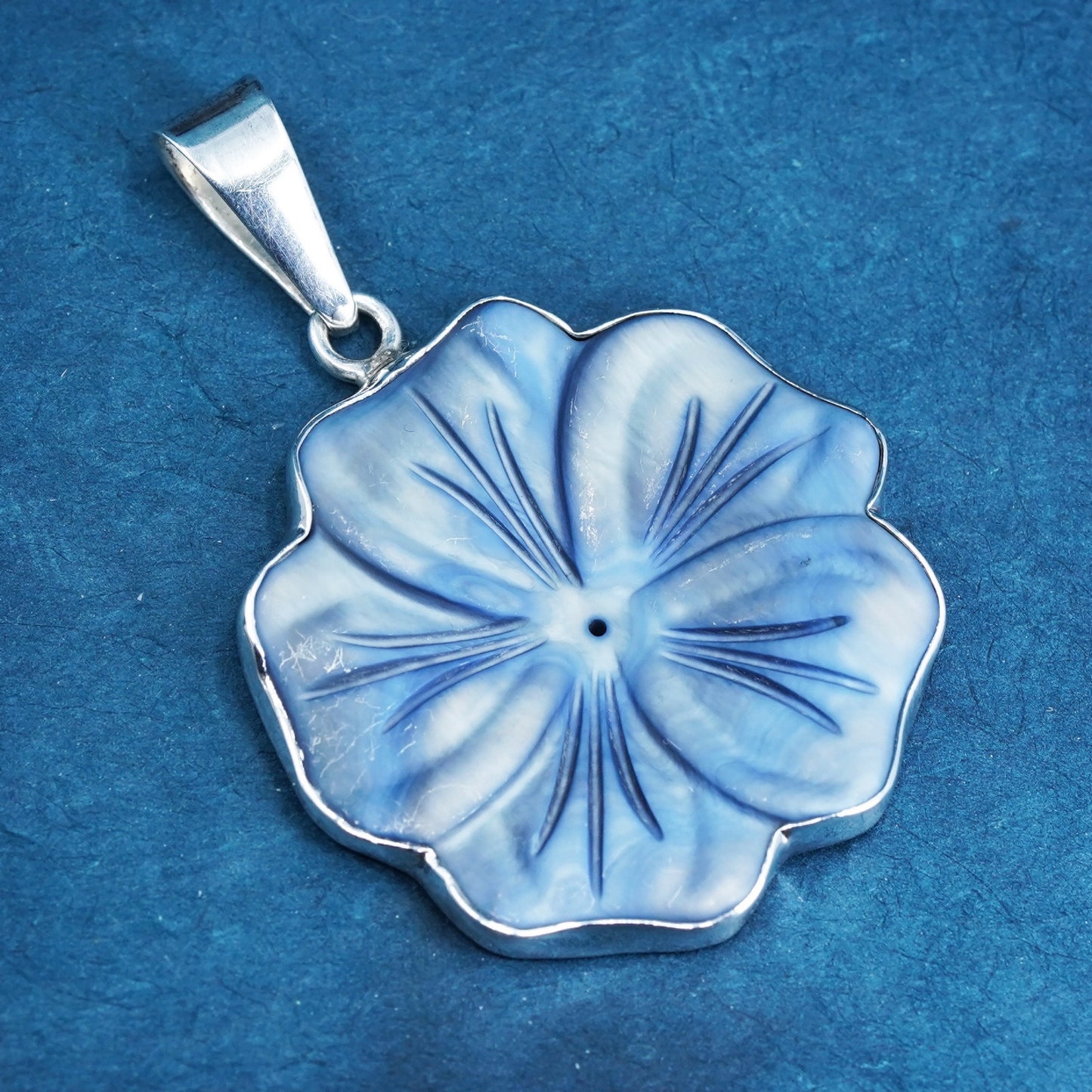 Vintage Sterling silver 925 pendant with blue mother of pearl plumeria flower