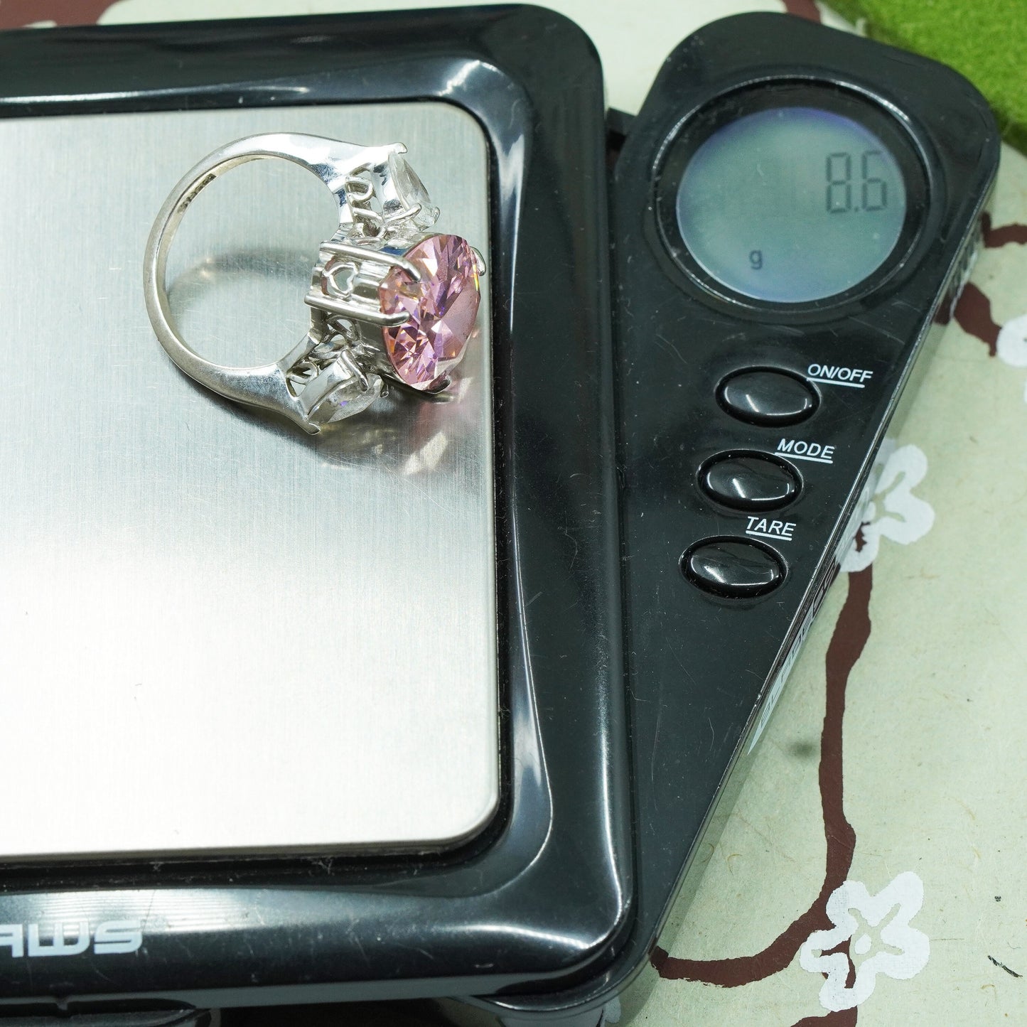 Size 6.75, vtg Sterling 925 silver fashionable ring with teardrop pink crystal
