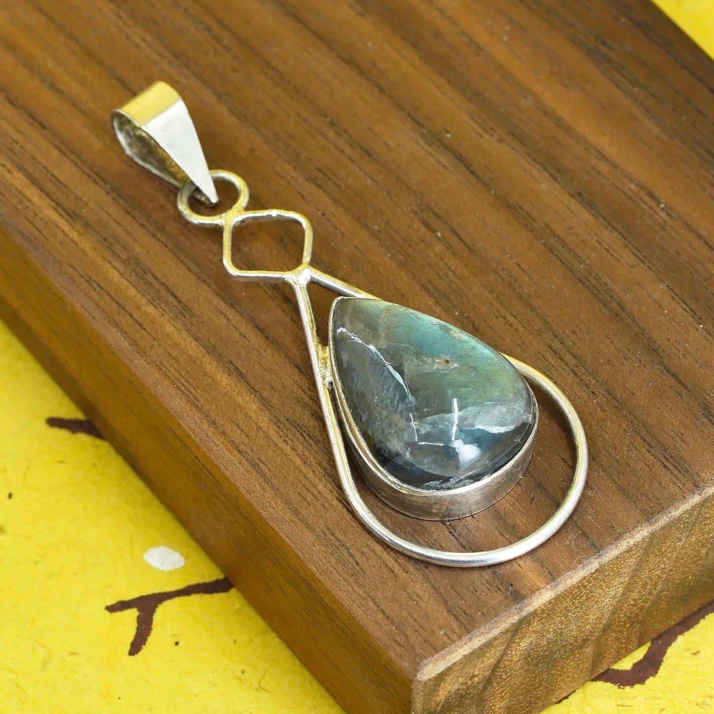 Vintage Sterling silver handmade pendant, 925 teardrop with labradorite