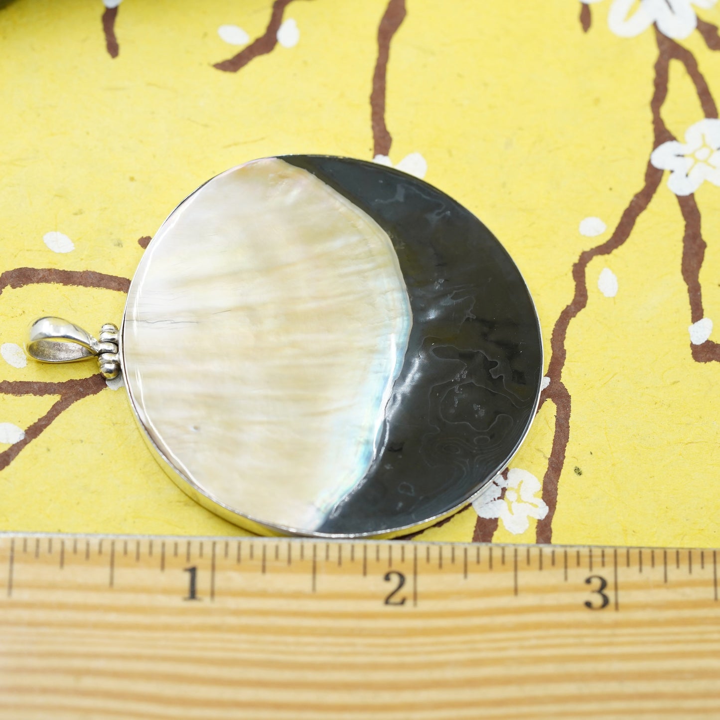 Vintage Sterling 925 silver handmade pendant with circle mother of pearl