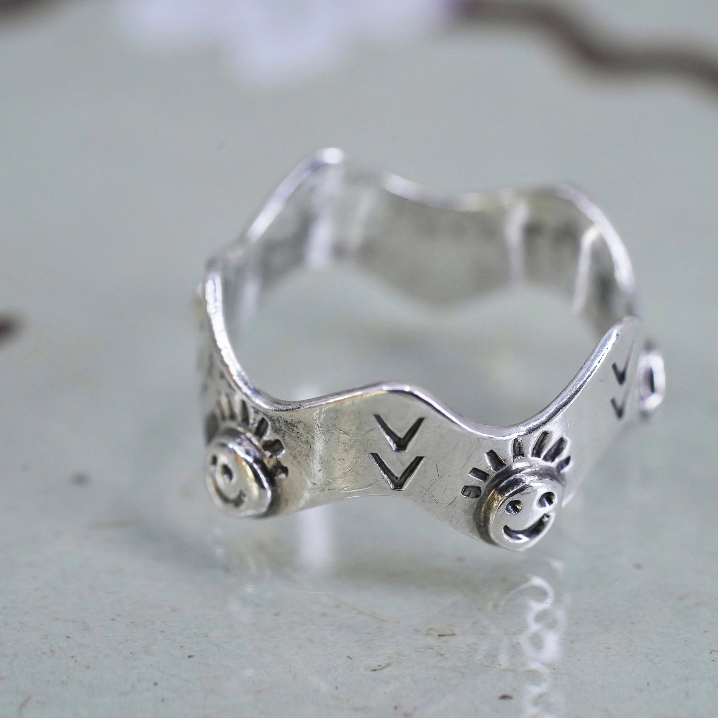 Size 6.75, veg sterling silver handmade ring, 925 wavy band with smiley face