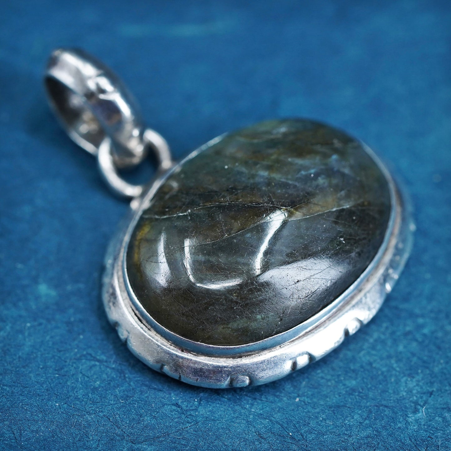 Vintage Sterling silver handmade pendant with oval labradorite