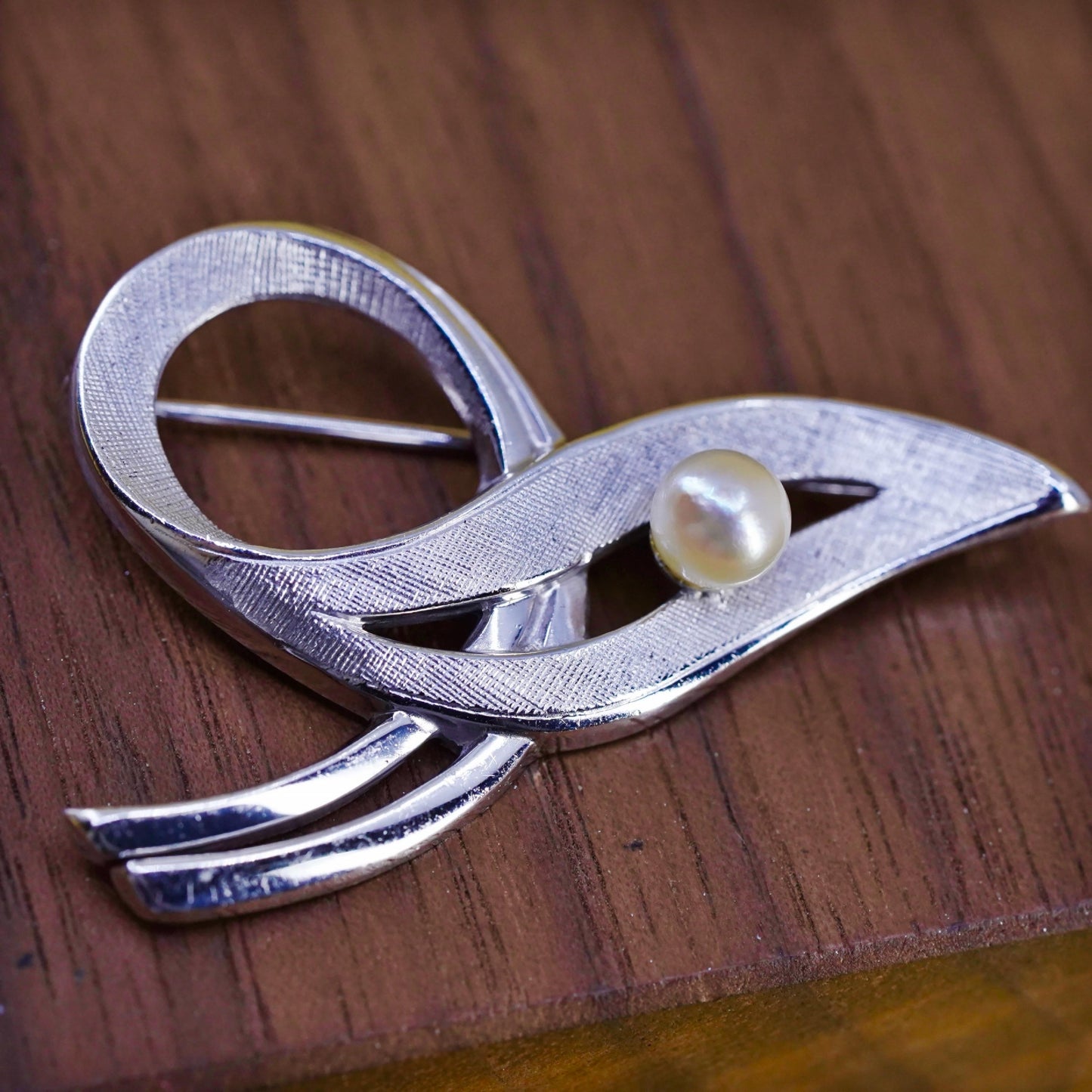 Vintage handmade sterling silver brooch, 925 ribbon brooch with faux pearl
