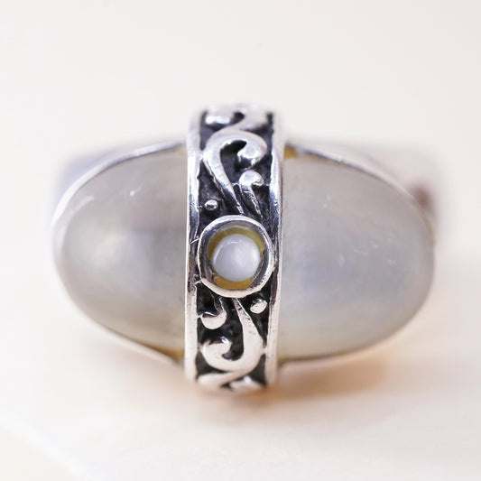 Size 6.75, Vintage southwestern sterling 925 silver ring oval mother of pearl