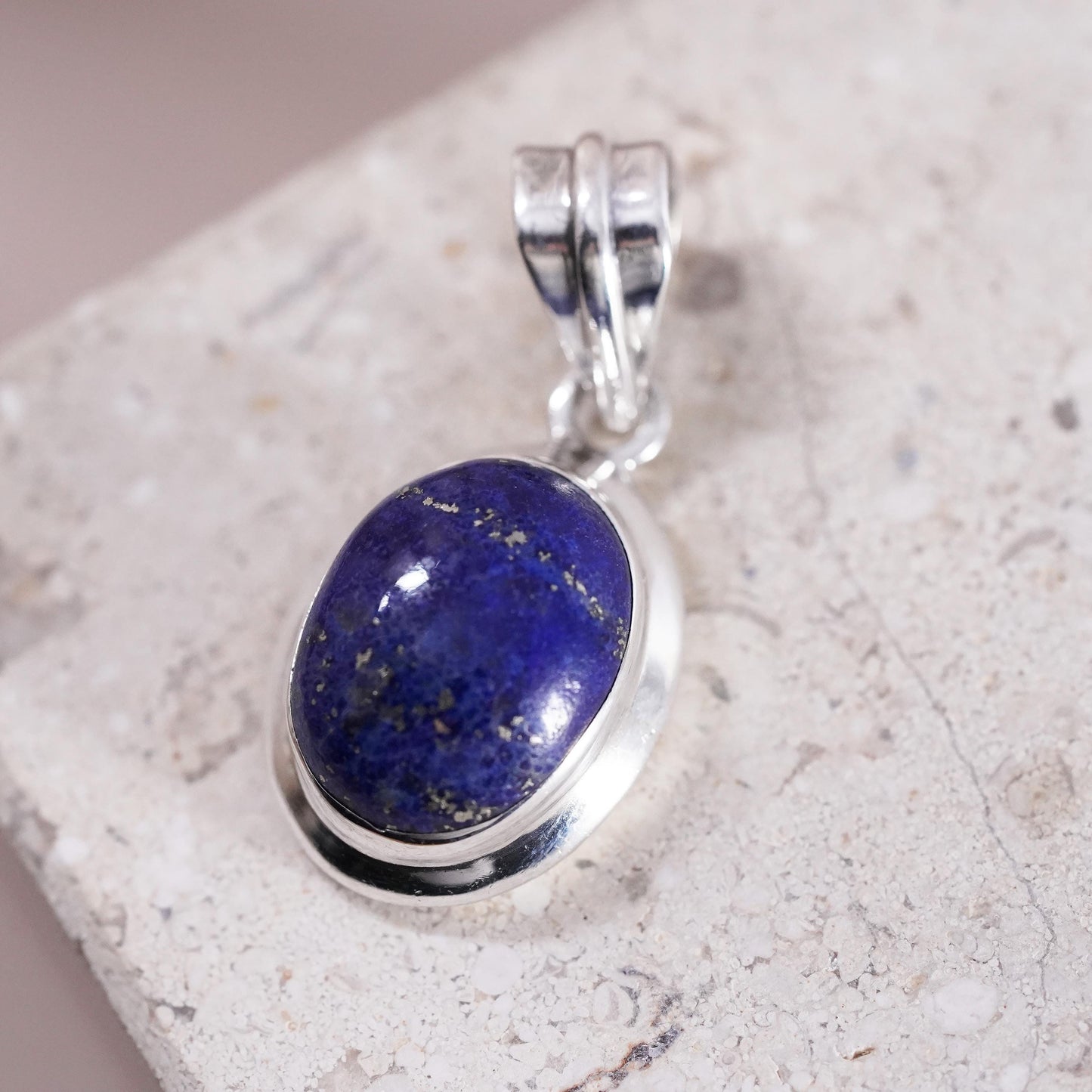 Vintage sterling 925 silver handmade pendant with oval shaped lapis lazuli