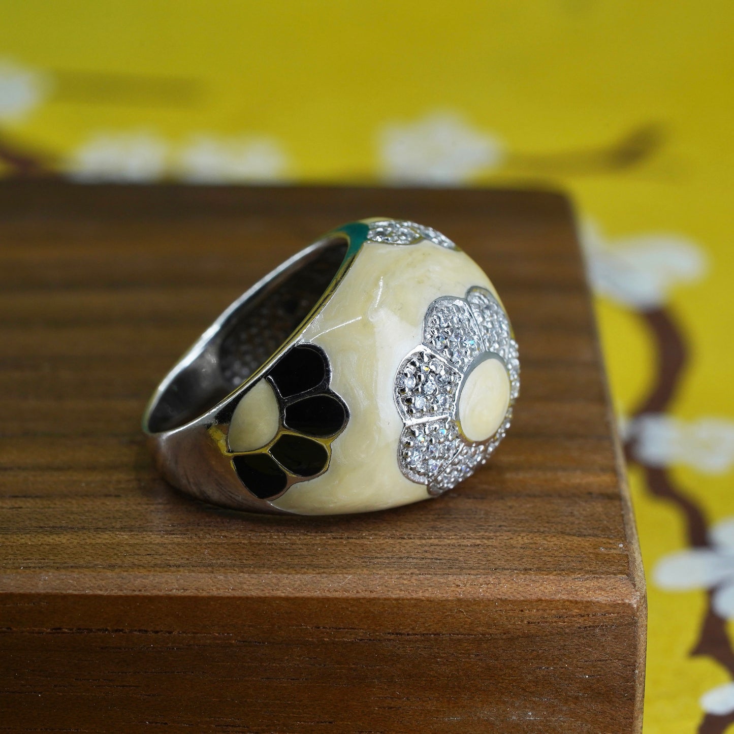 Size 7, vintage Sterling silver handmade ring, cz flower 925 with creamy enamel