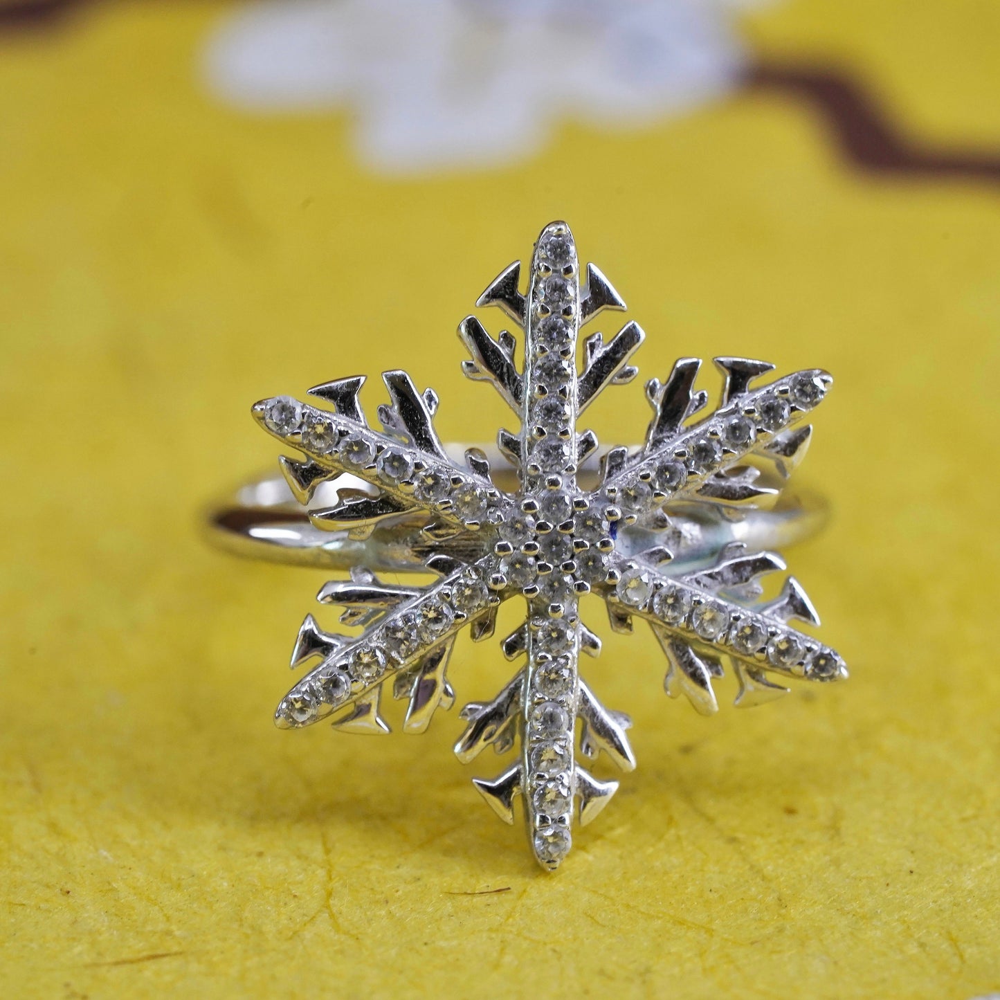 Size 4, Sterling 925 silver ring with snowflake flower and cluster diamonds