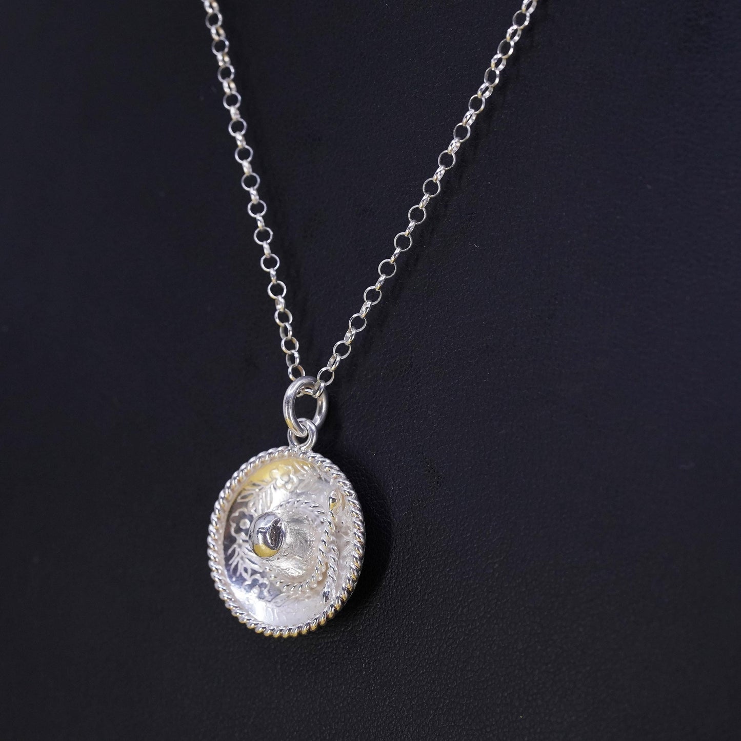 Mexican Sterling silver circle necklace with Mexico 925 sombreros hat pendant