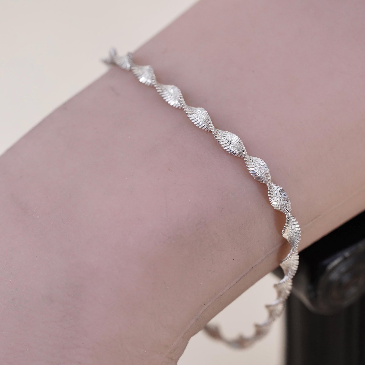 7.75", 4mm, Vintage sterling silver bracelet, 925 twisted herringbone chain