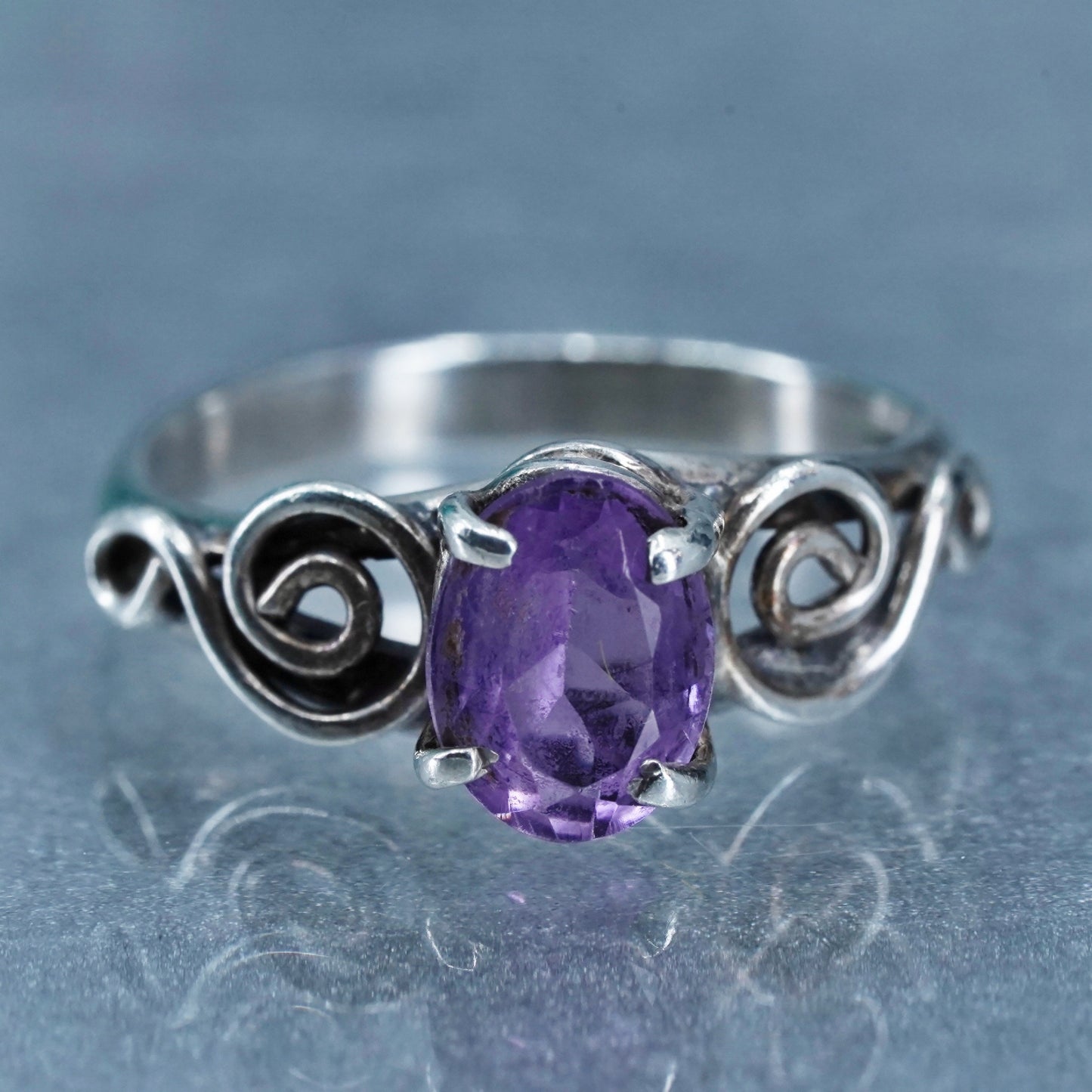 Size 6, vintage Sterling 925 silver handmade ring with amethyst sprial detail