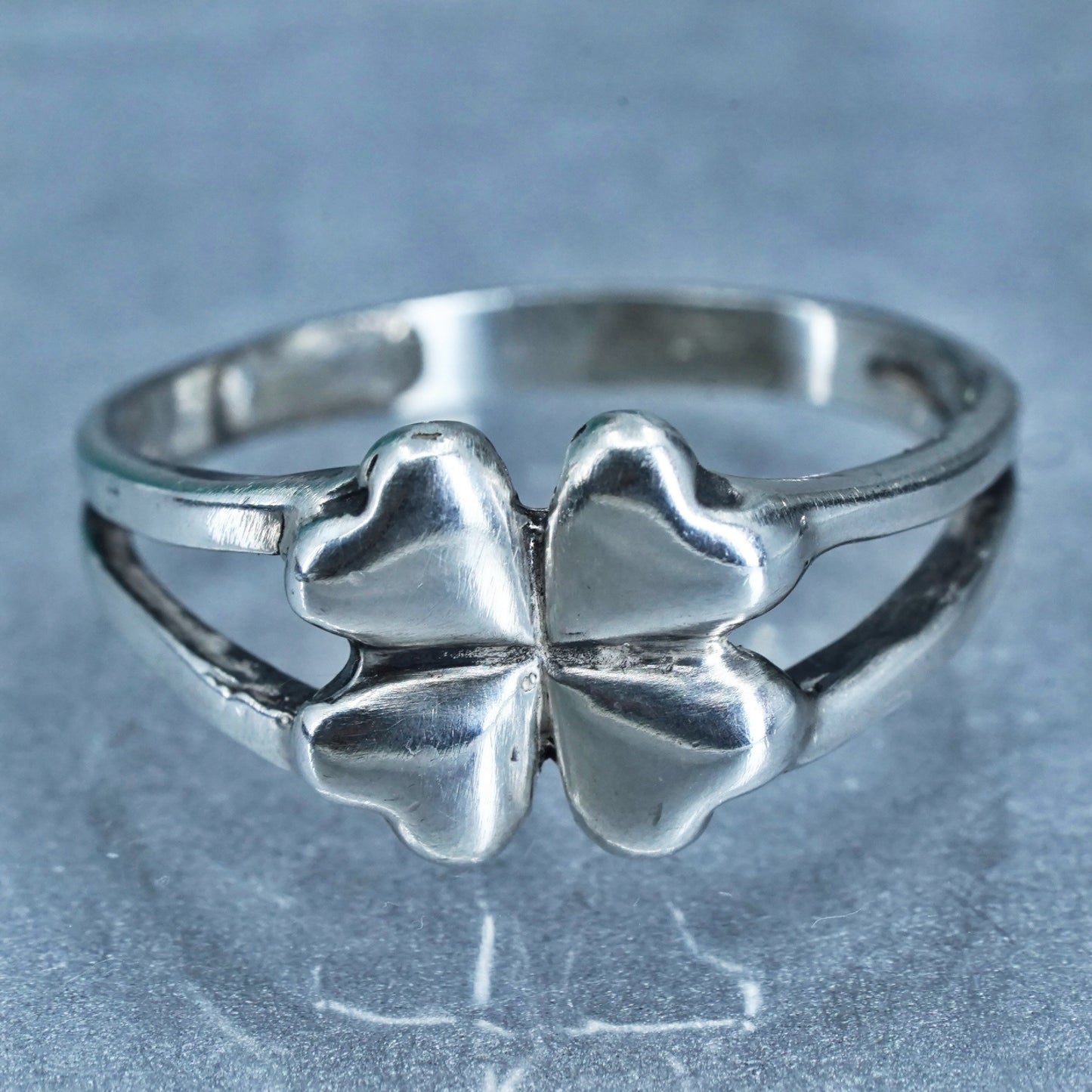 Size 7, vtg southwestern Sterling 925 silver handmade ring, lucky clover band