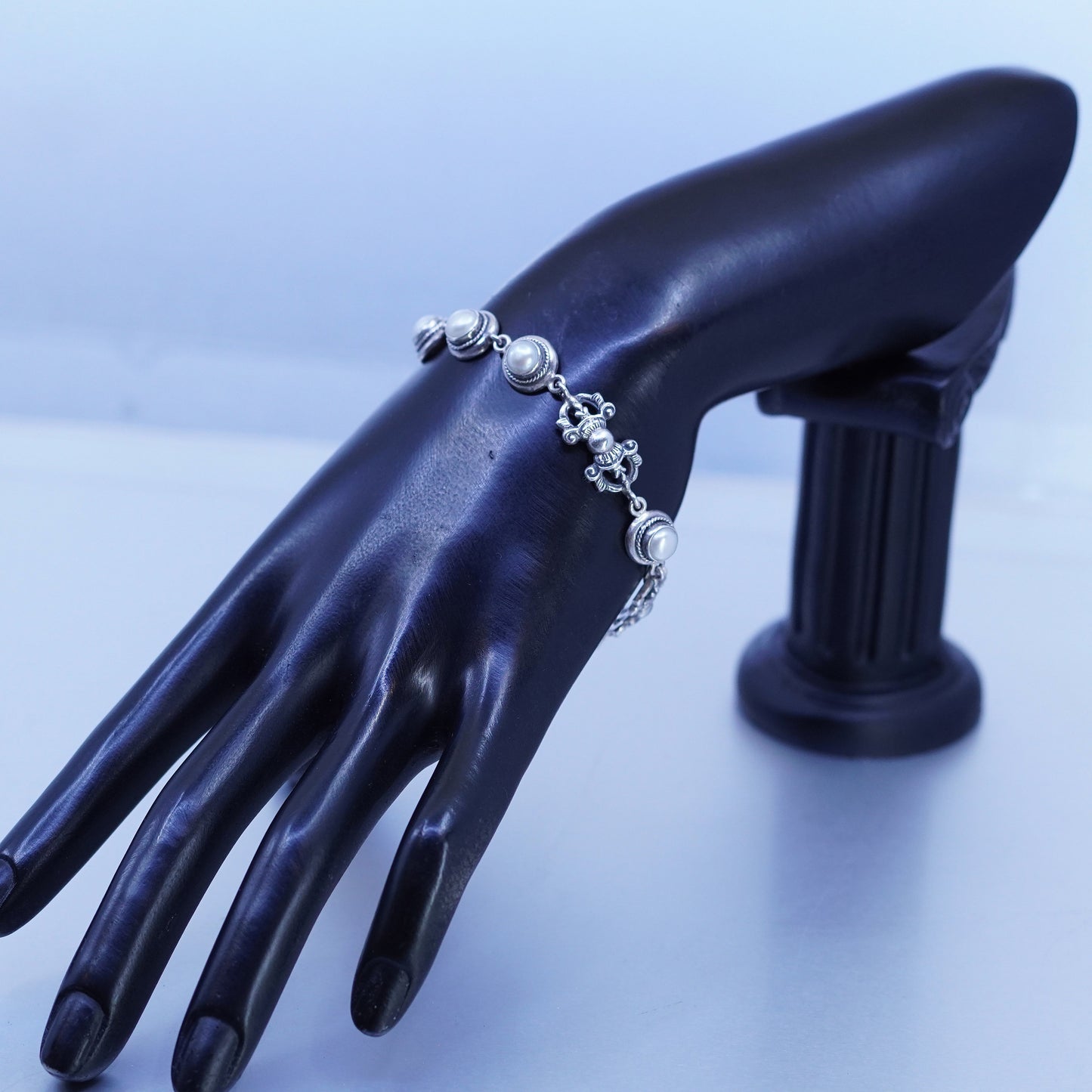 7.25”, Sterling 925 silver bracelet with freshwater pearl and toggle closure