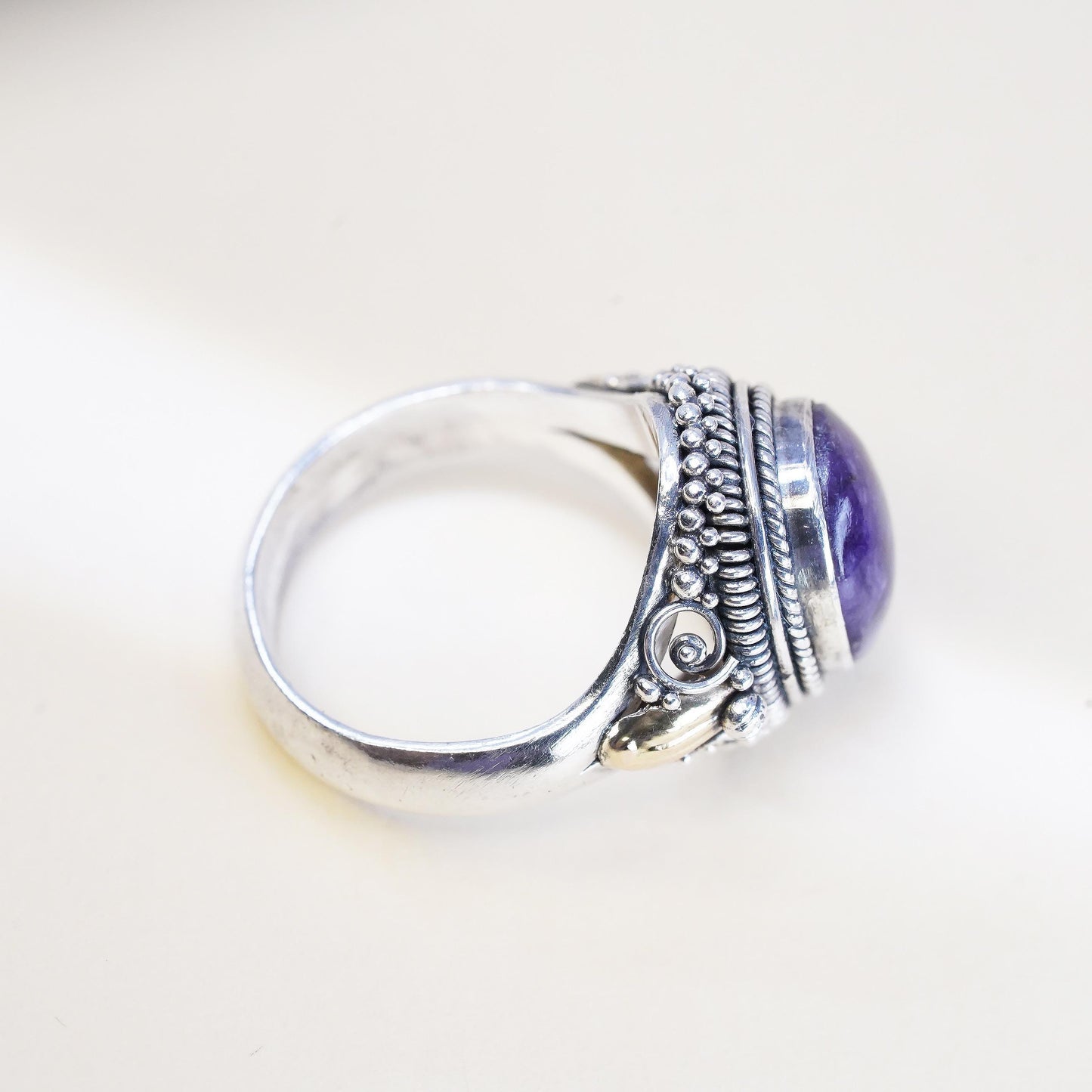 Size 7, VTG 925 Sterling silver ring with 14K Gold leaf, oval amethyst cable
