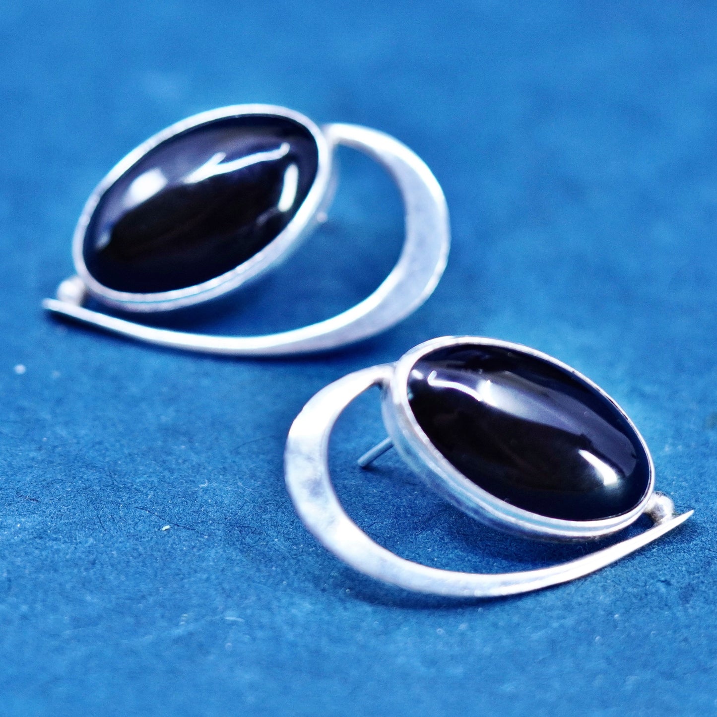 Vintage Native American sterling silver earrings, 925 Teardrop studs with onyx