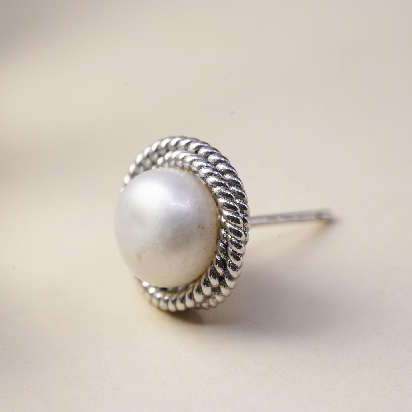 Vintage single earring. Sterling 925 silver pearl stud with cable around