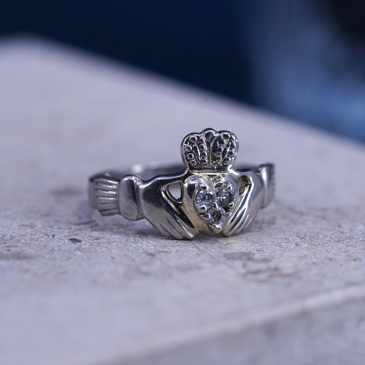 Size 6.5, Irish sterling silver claddagh ring, holding heart 925 silver band cz
